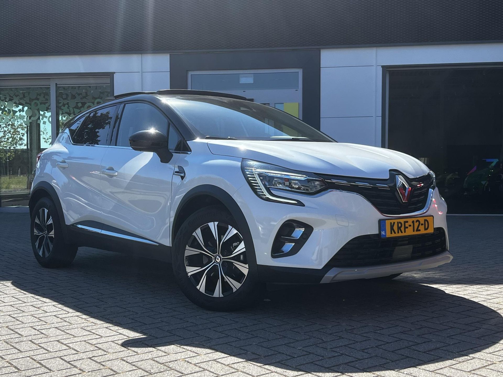 Renault Captur met kenteken KRF-12-D – detailfoto