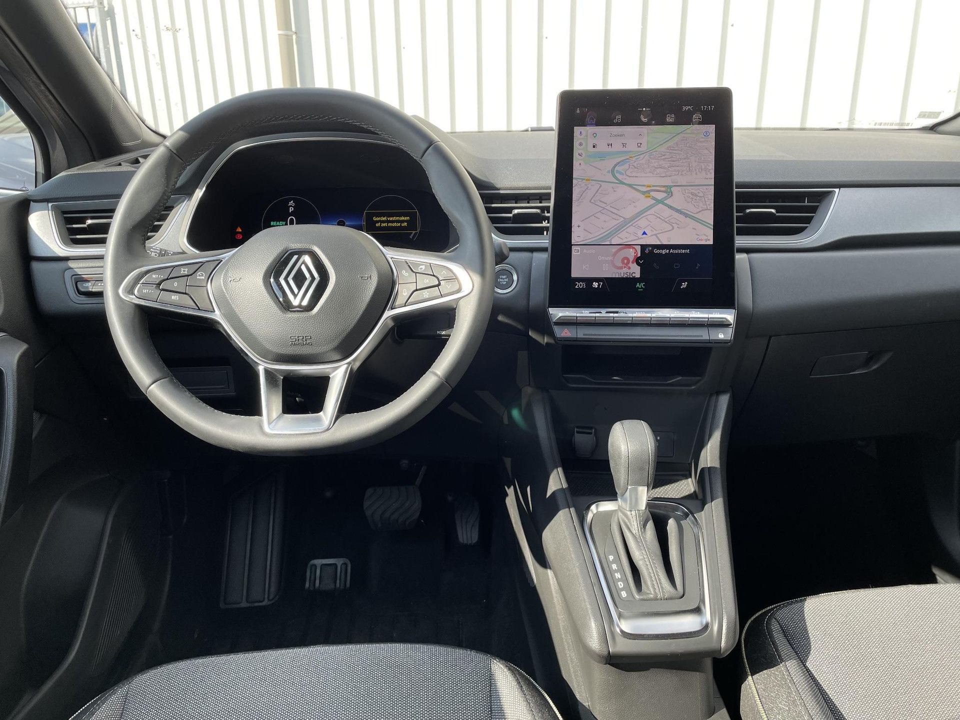 Renault Captur met kenteken KRF-31-L – interieur