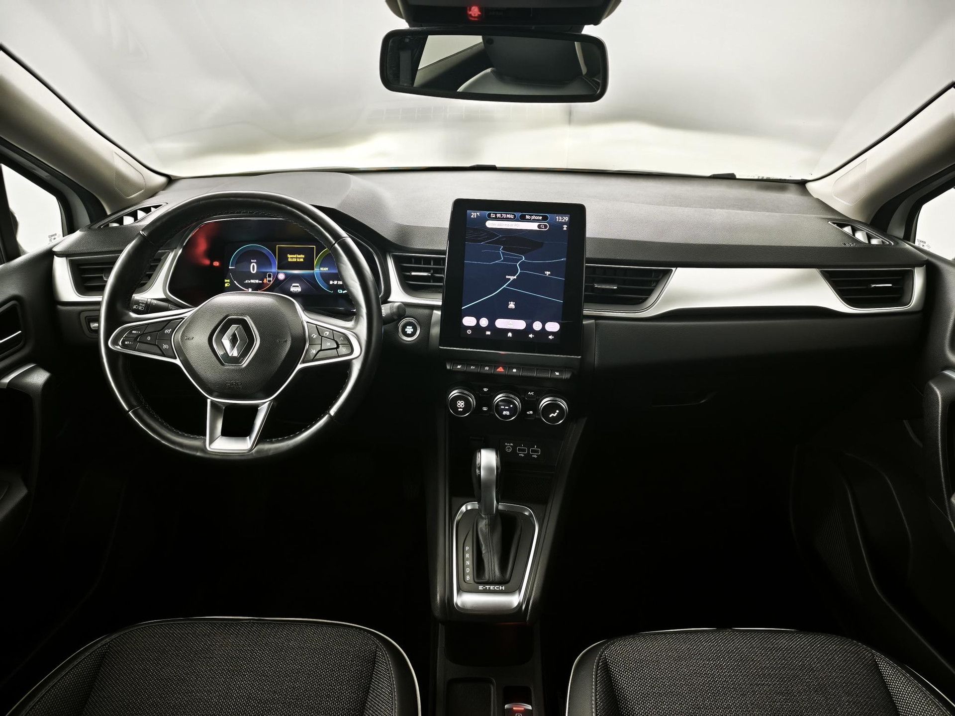 Renault Captur met kenteken KRR-24-J – interieur