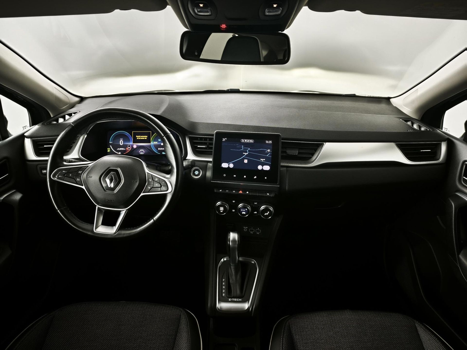 Renault Captur met kenteken KRR-81-R – interieur