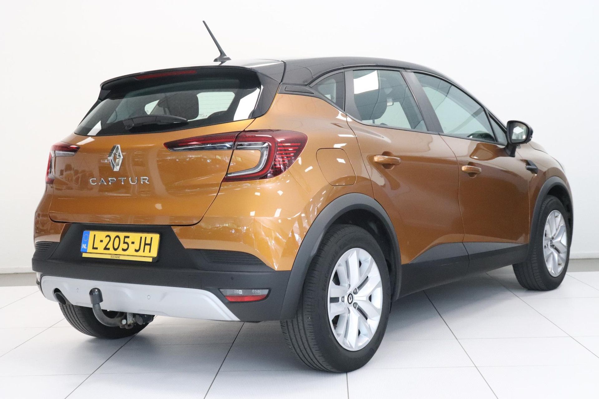 Renault Captur met kenteken L-205-JH – achteraanzicht