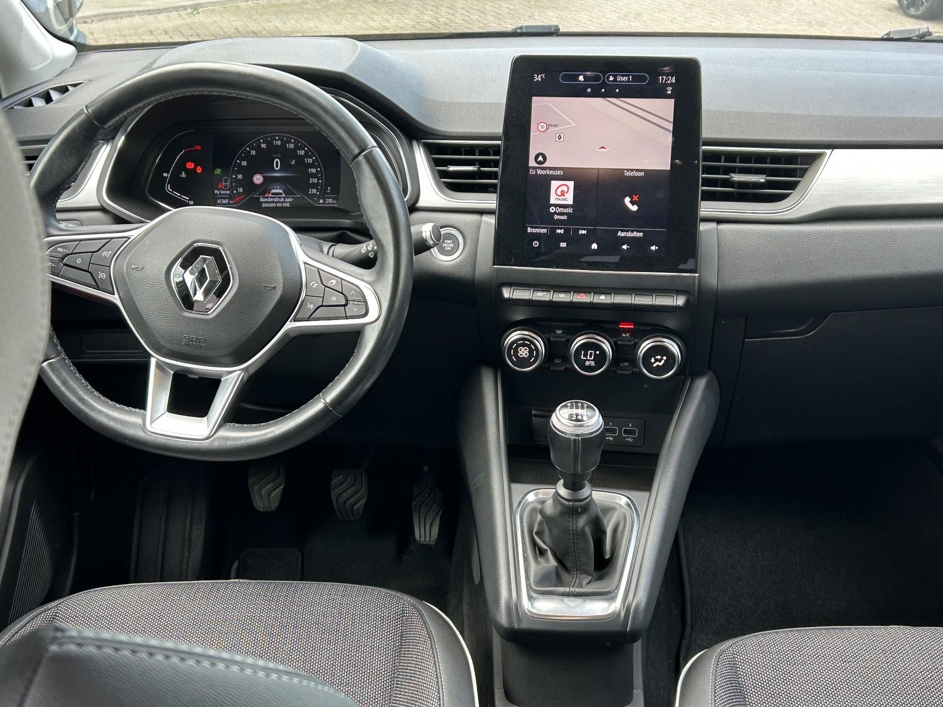Renault Captur met kenteken L-798-RD – interieur