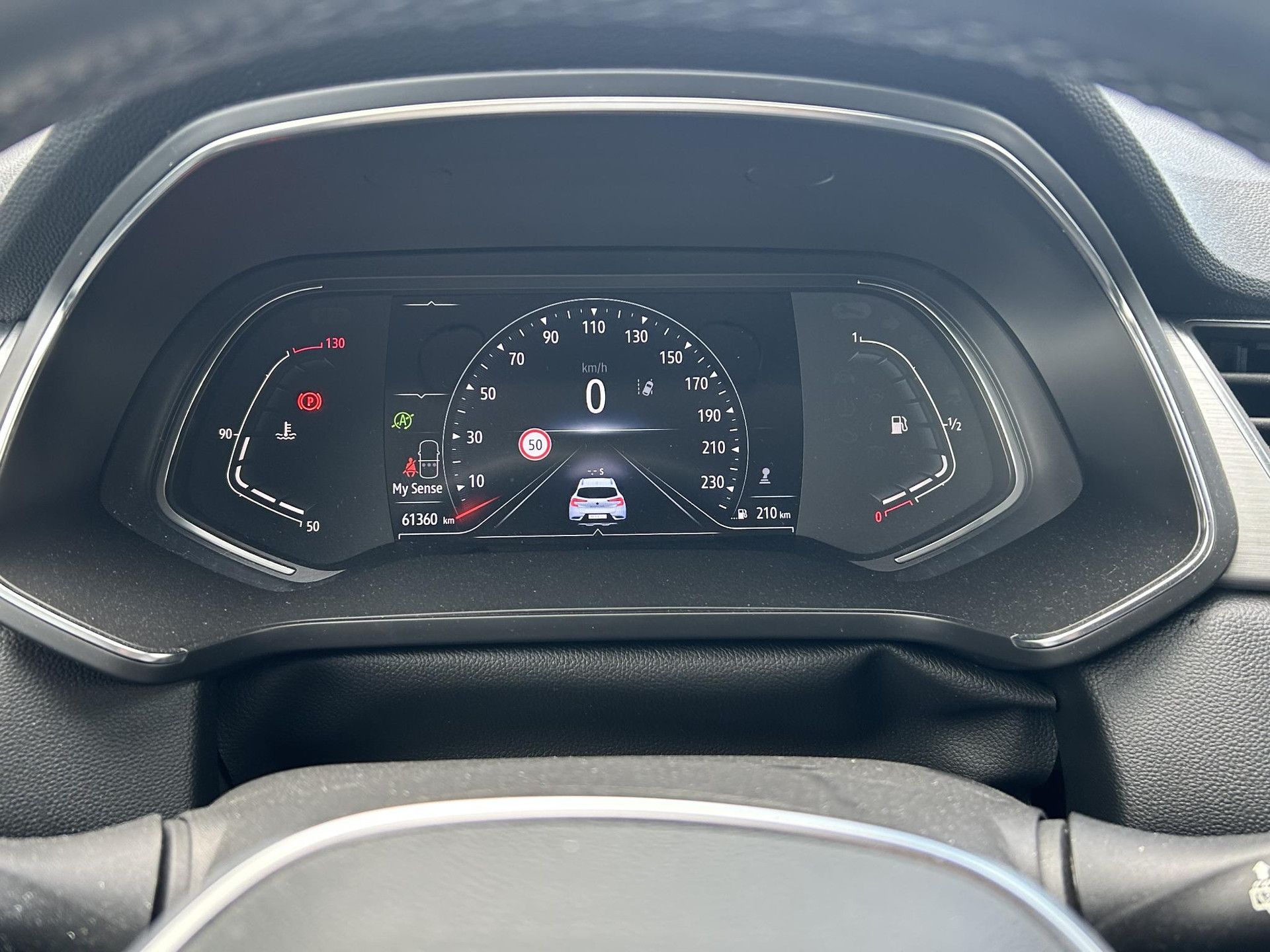 Renault Captur met kenteken L-798-RD – dashboard