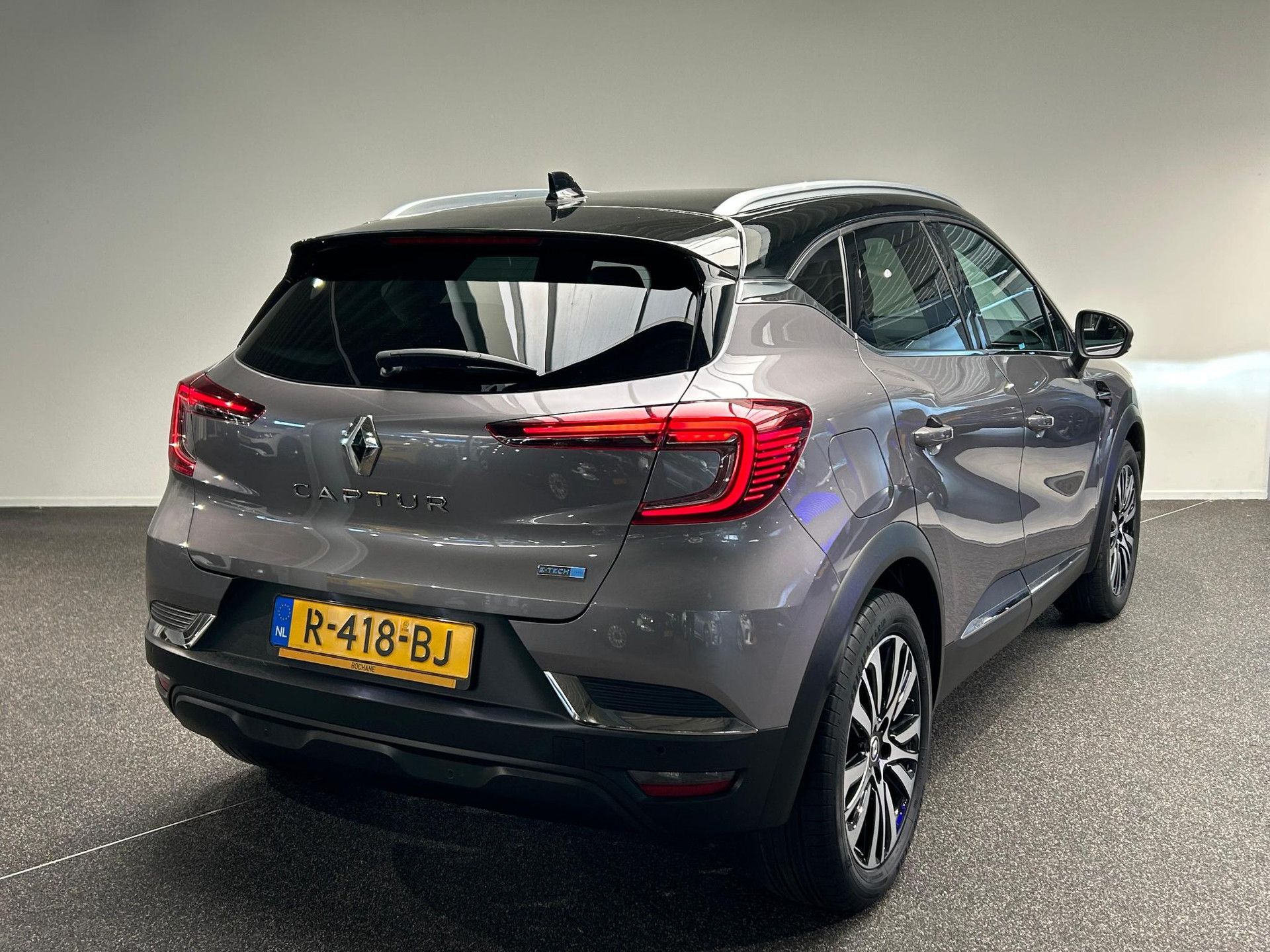 Renault Captur met kenteken R-418-BJ – achteraanzicht