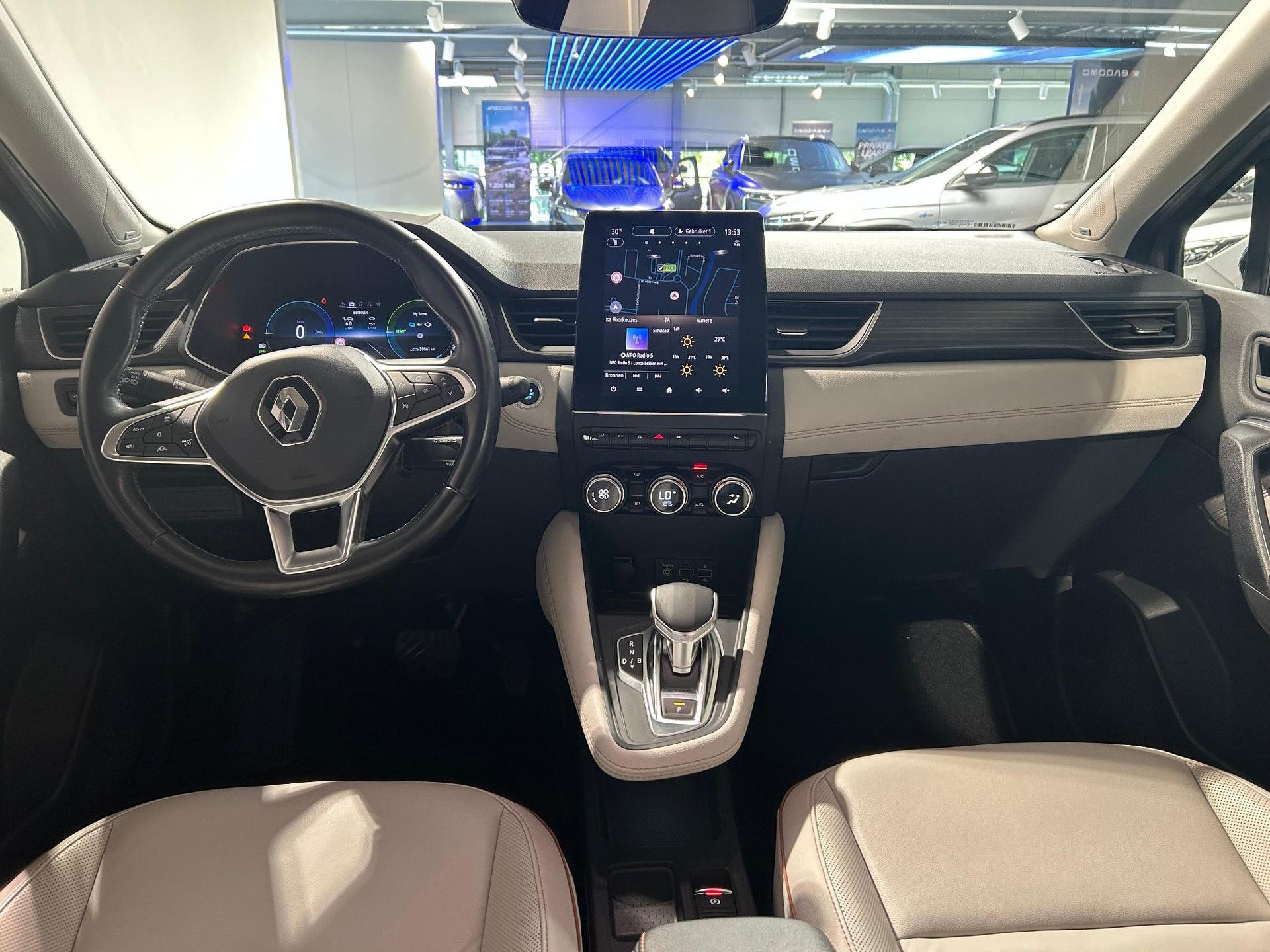Renault Captur met kenteken R-418-BJ – interieur