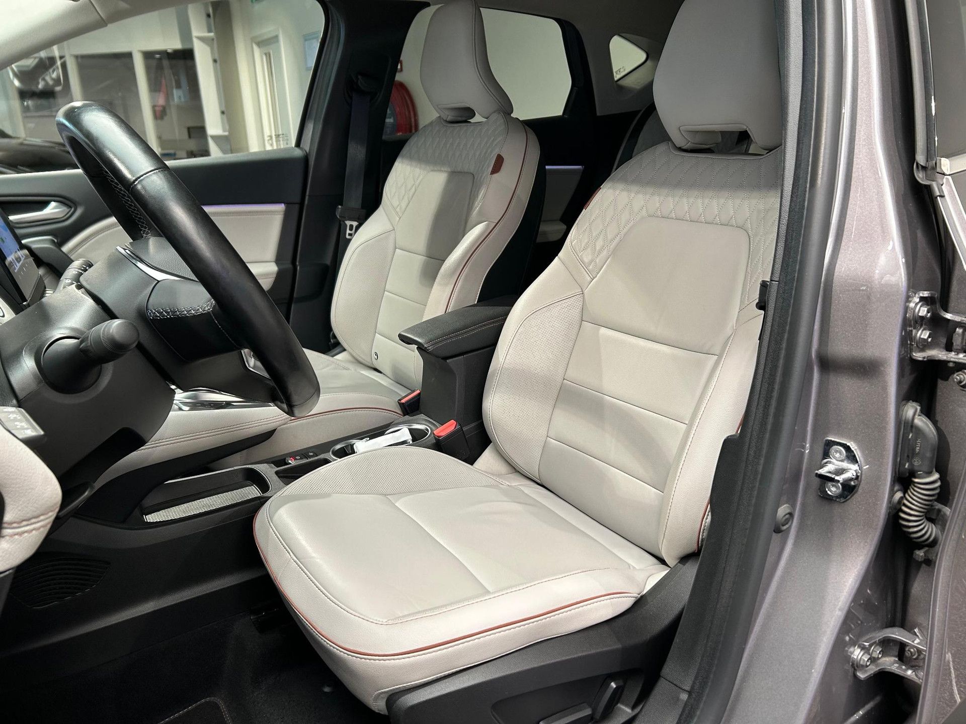 Renault Captur met kenteken R-418-BJ – detailfoto