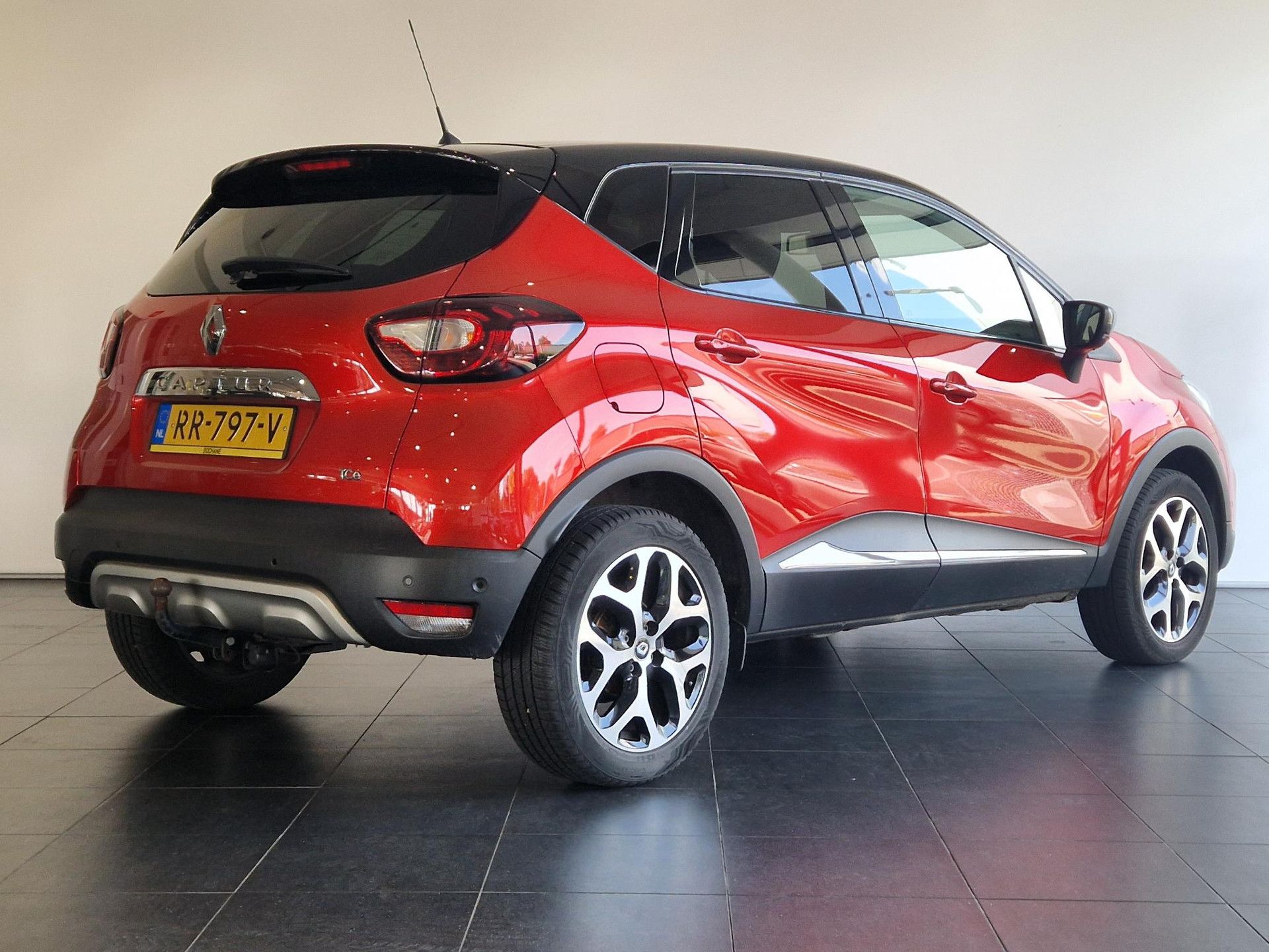 Renault Captur met kenteken RR-797-V – achteraanzicht