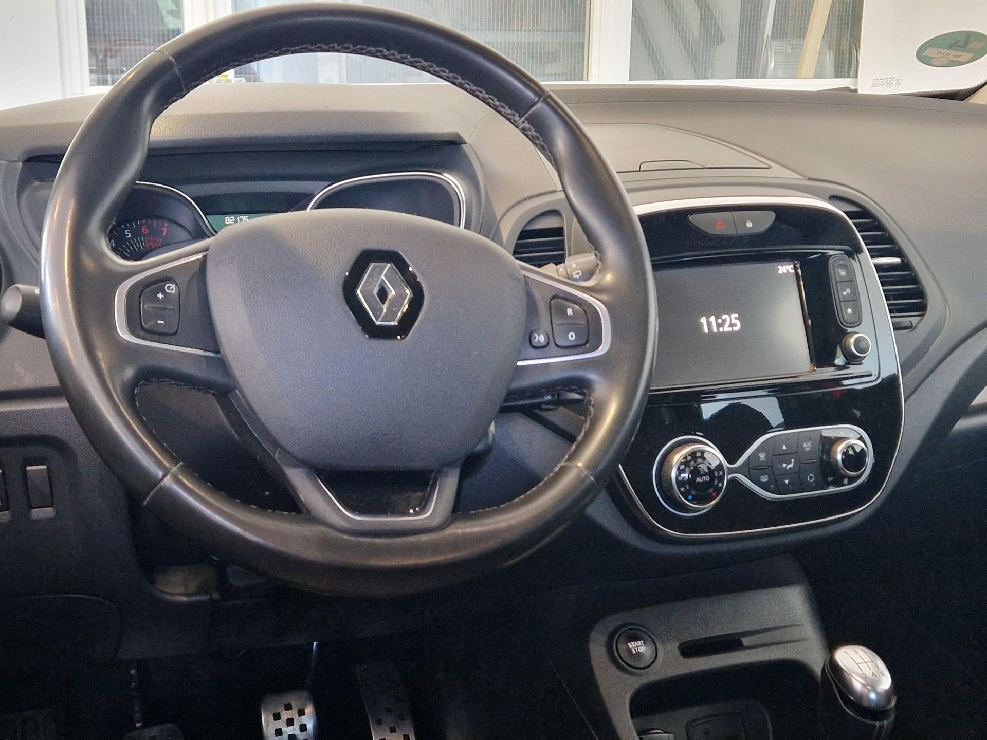 Renault Captur met kenteken RR-797-V – interieur