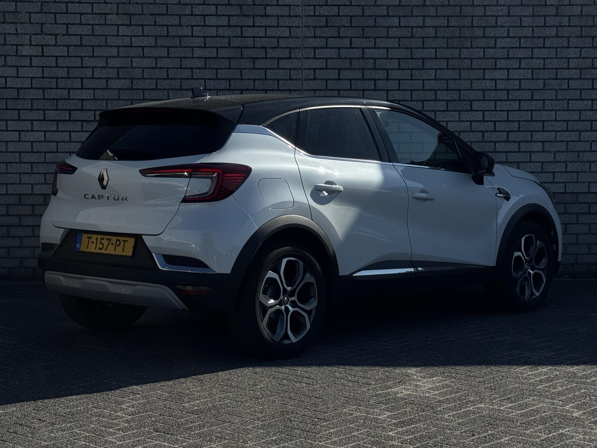 Renault Captur met kenteken T-157-PT – achteraanzicht