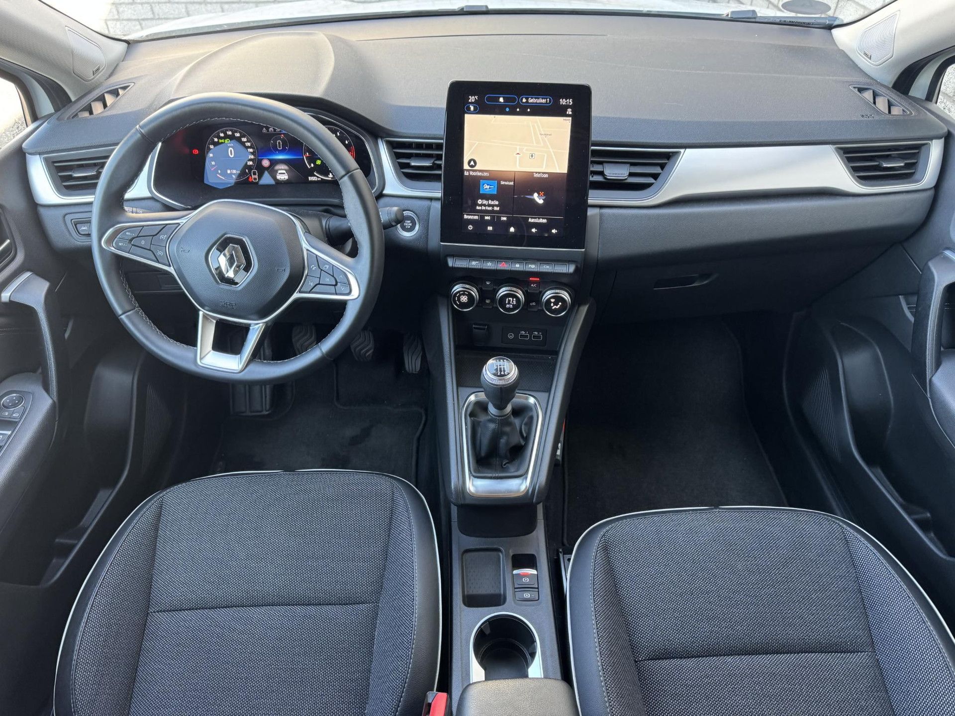 Renault Captur met kenteken T-157-PT – interieur