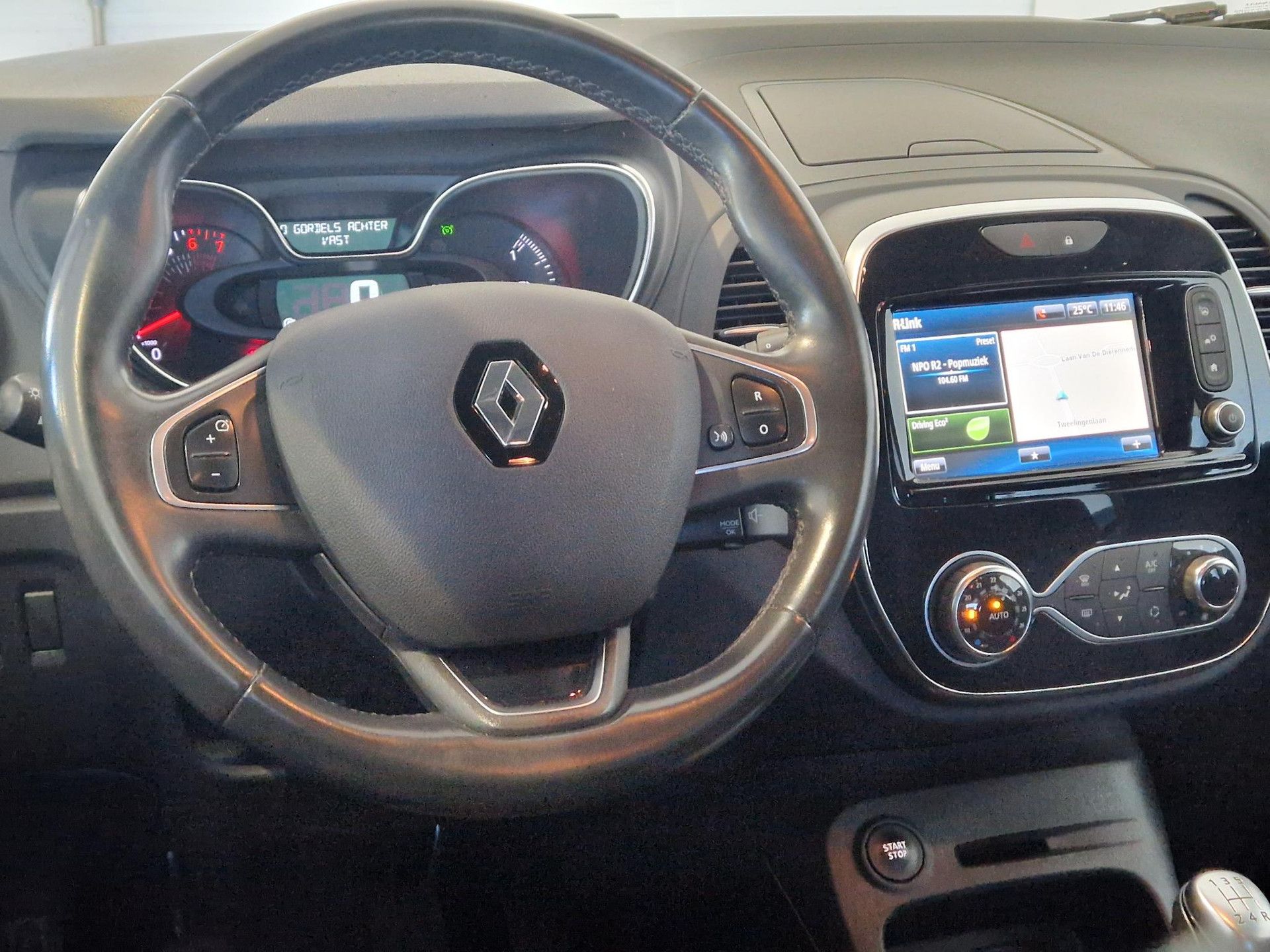 Renault Captur met kenteken XH-472-V – interieur