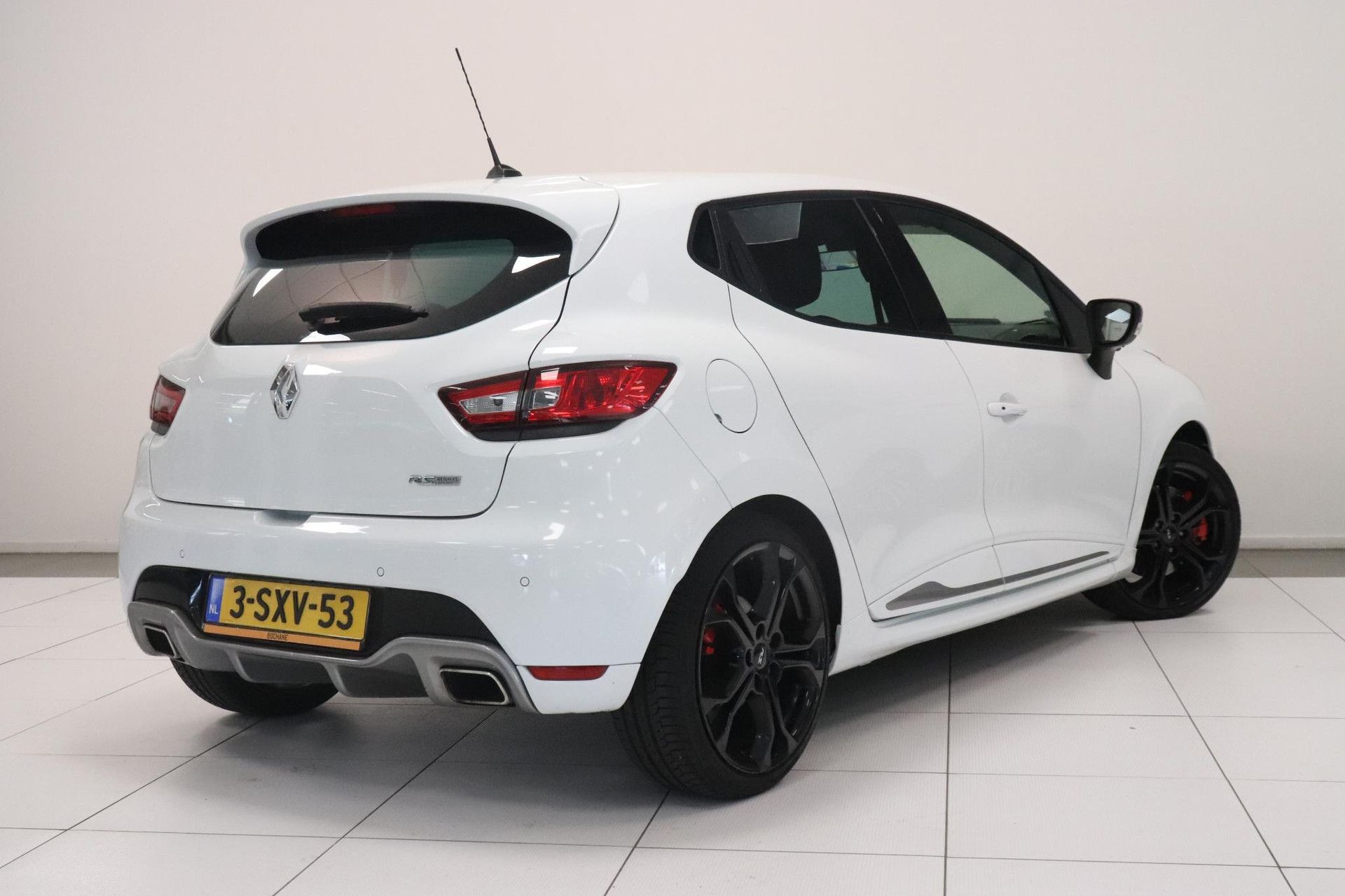 Renault Clio met kenteken 3-SXV-53 – achteraanzicht
