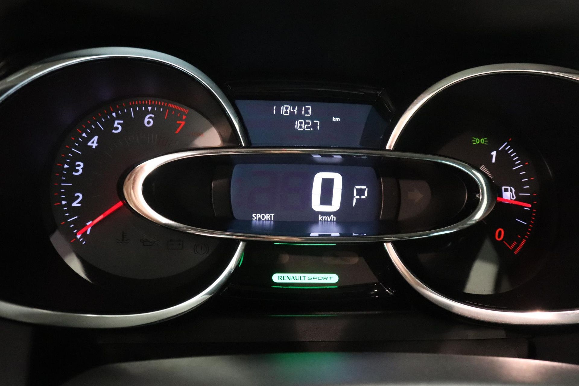 Renault Clio met kenteken 3-SXV-53 – dashboard