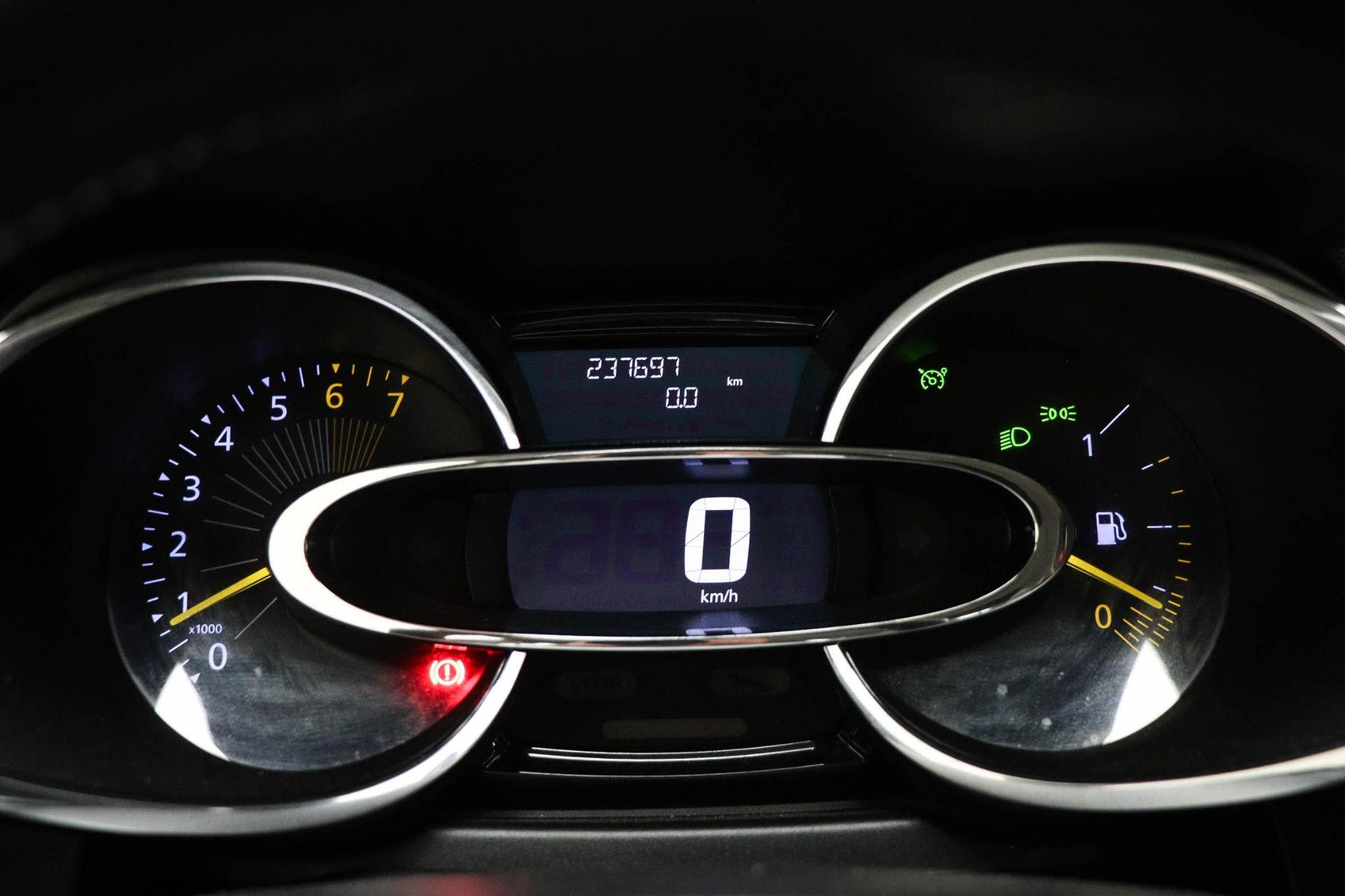 Renault Clio met kenteken 9-SXK-88 – dashboard