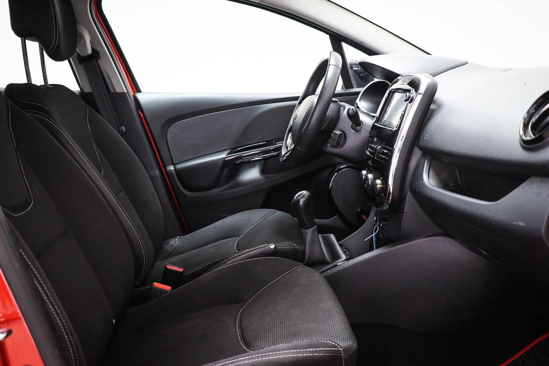 Renault Clio met kenteken 9-SXK-88 – detailfoto