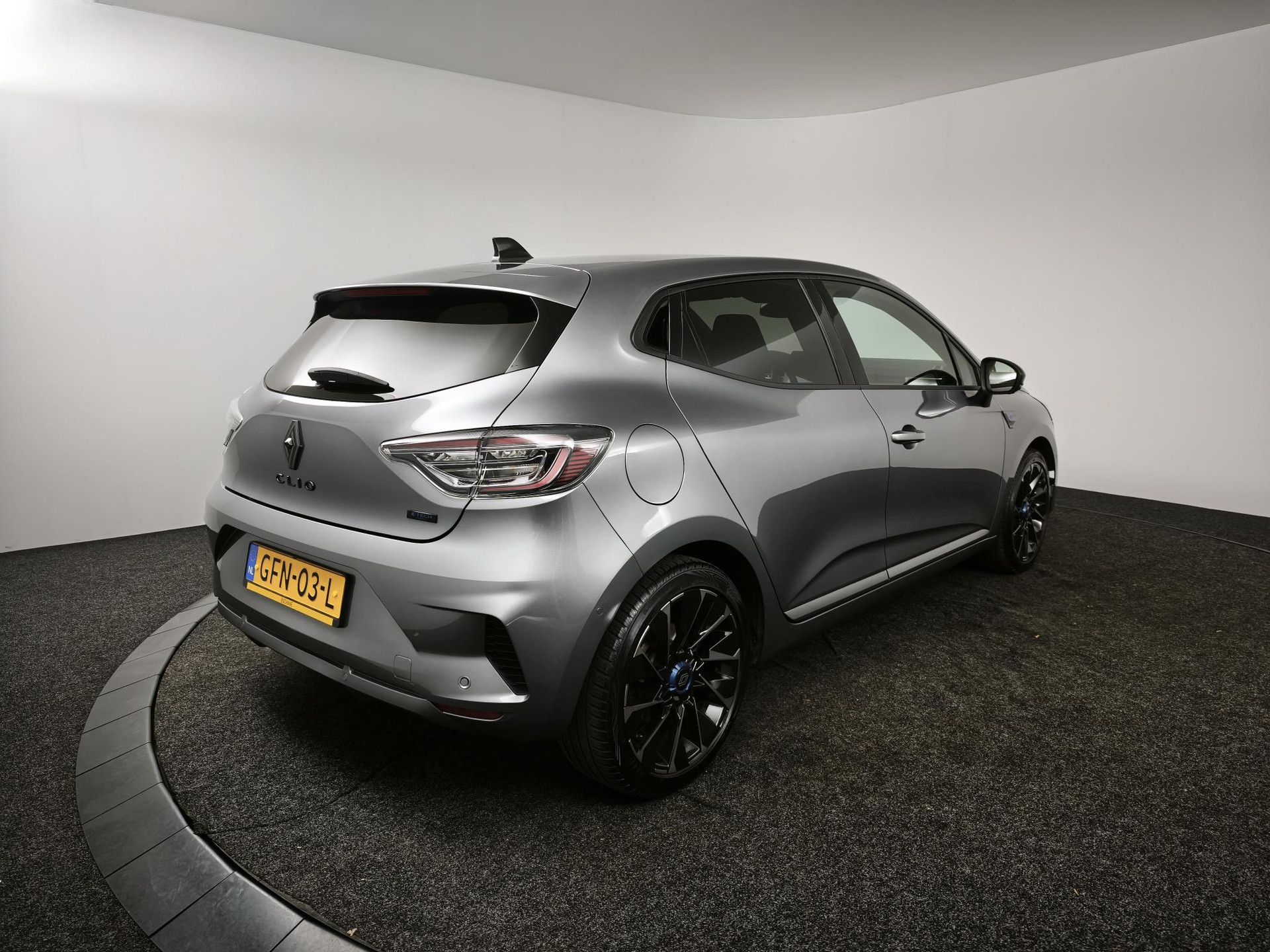 Renault Clio met kenteken GFN-03-L – achteraanzicht