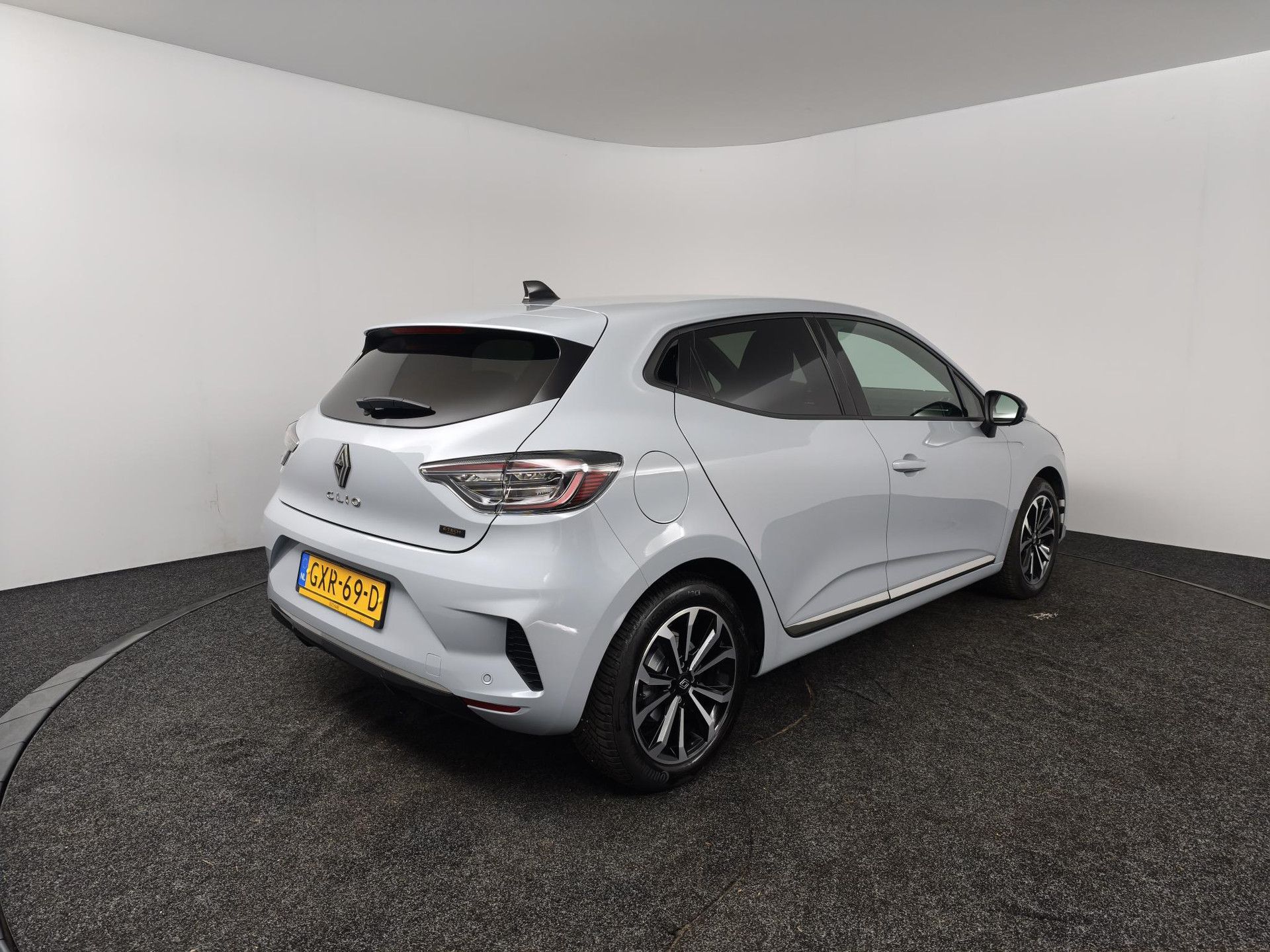 Renault Clio met kenteken GXR-69-D – achteraanzicht