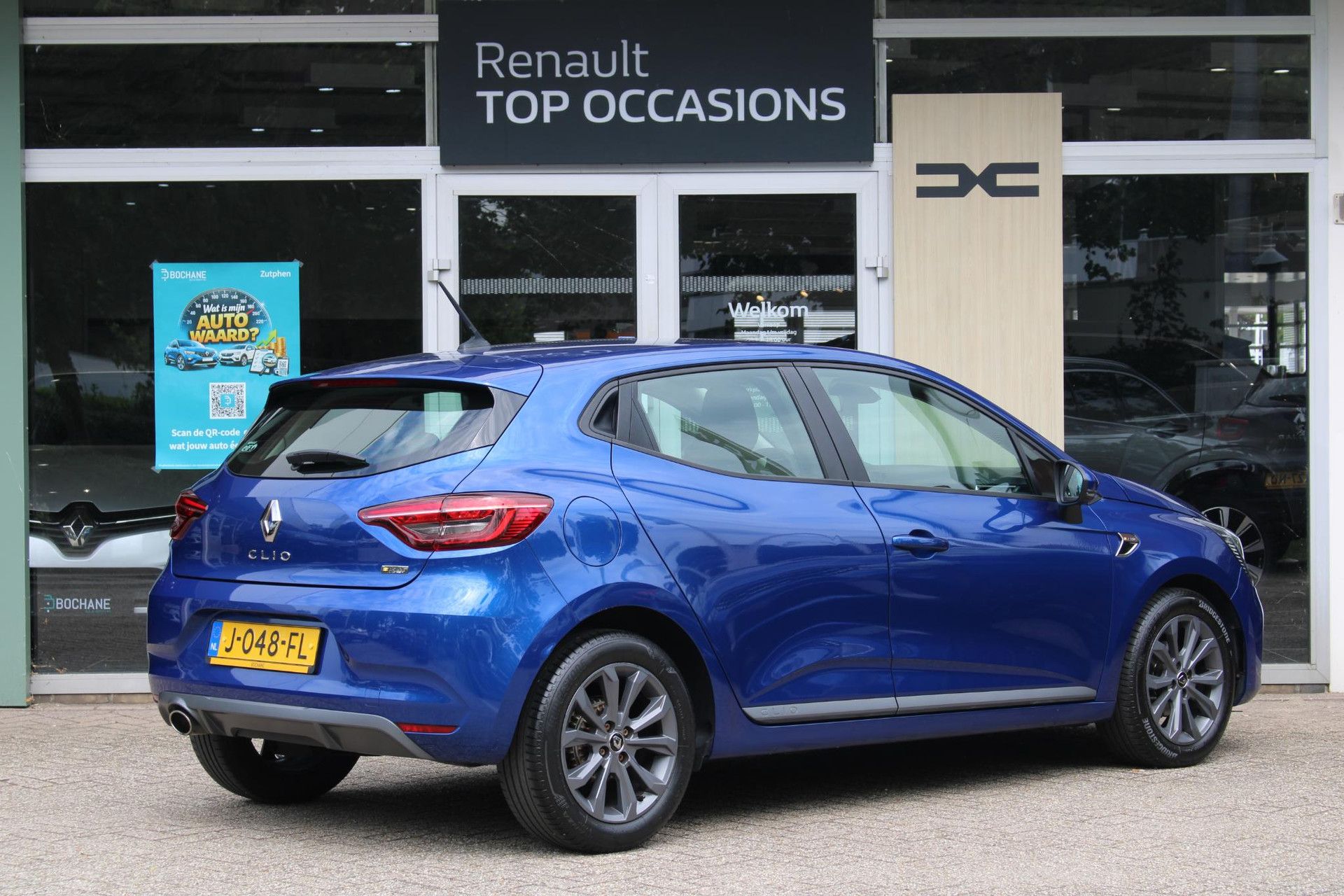 Renault Clio met kenteken J-048-FL – achteraanzicht