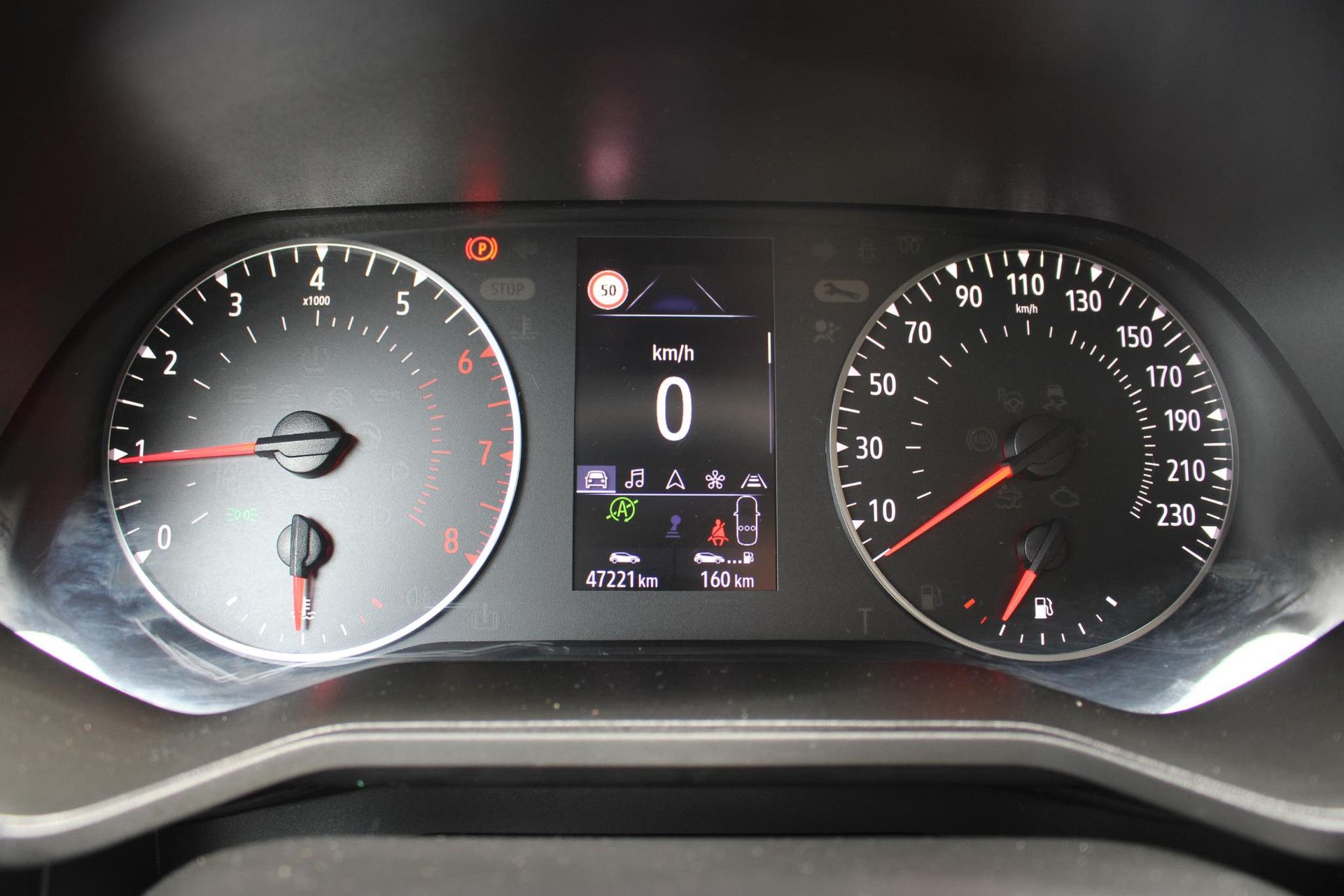 Renault Clio met kenteken J-048-FL – dashboard