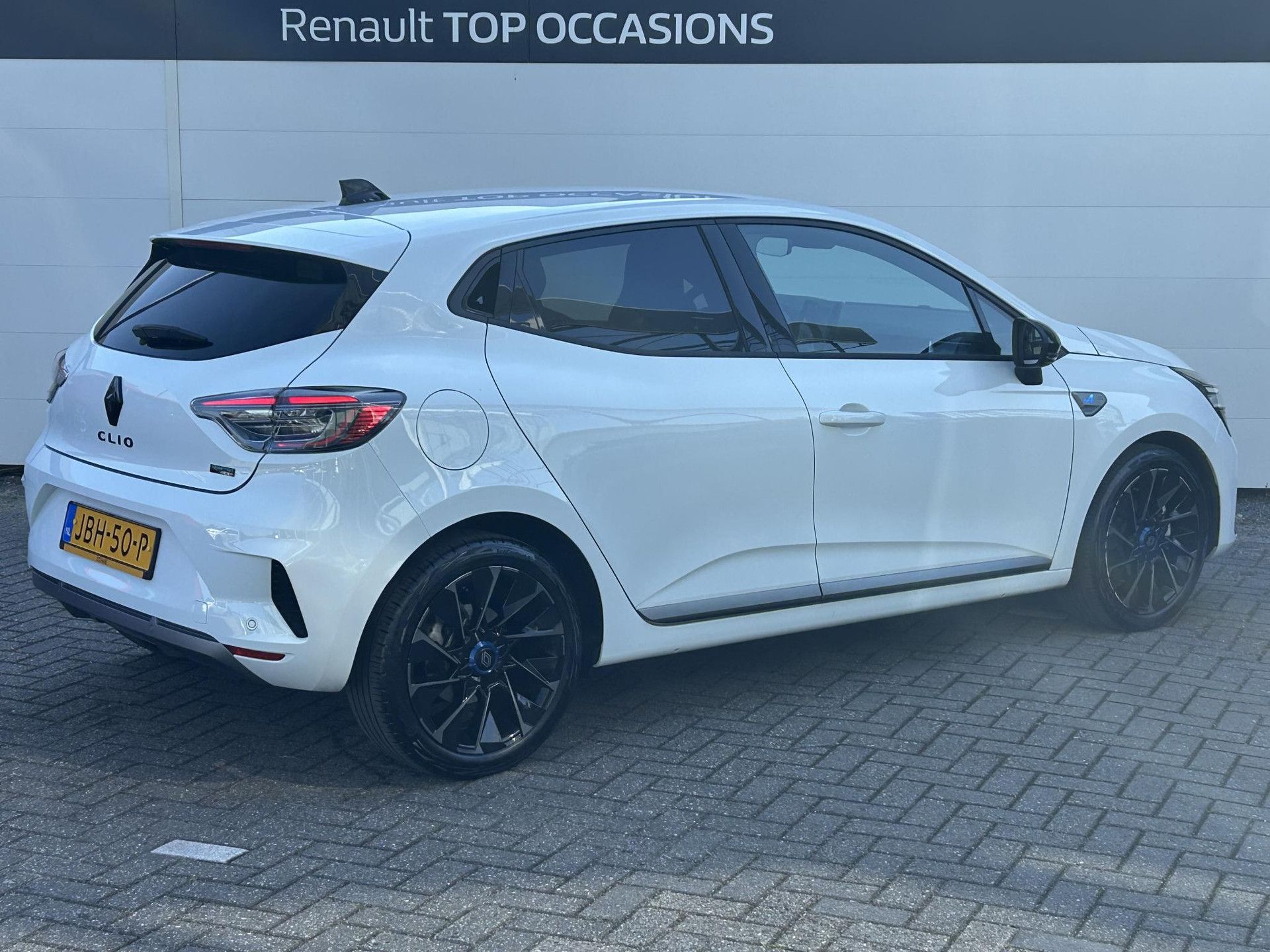 Renault Clio met kenteken JBH-50-P – achteraanzicht