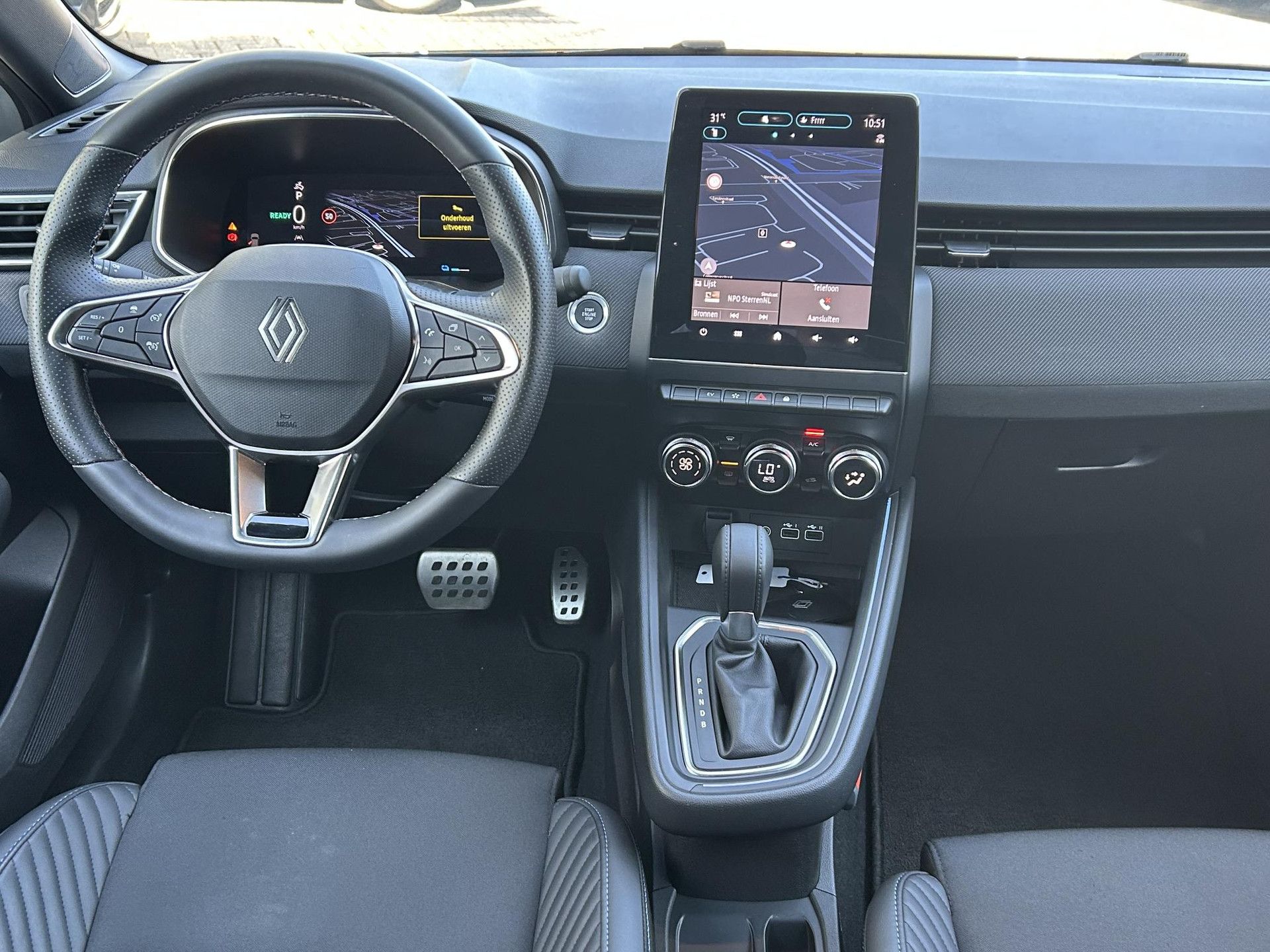 Renault Clio met kenteken JBH-50-P – interieur