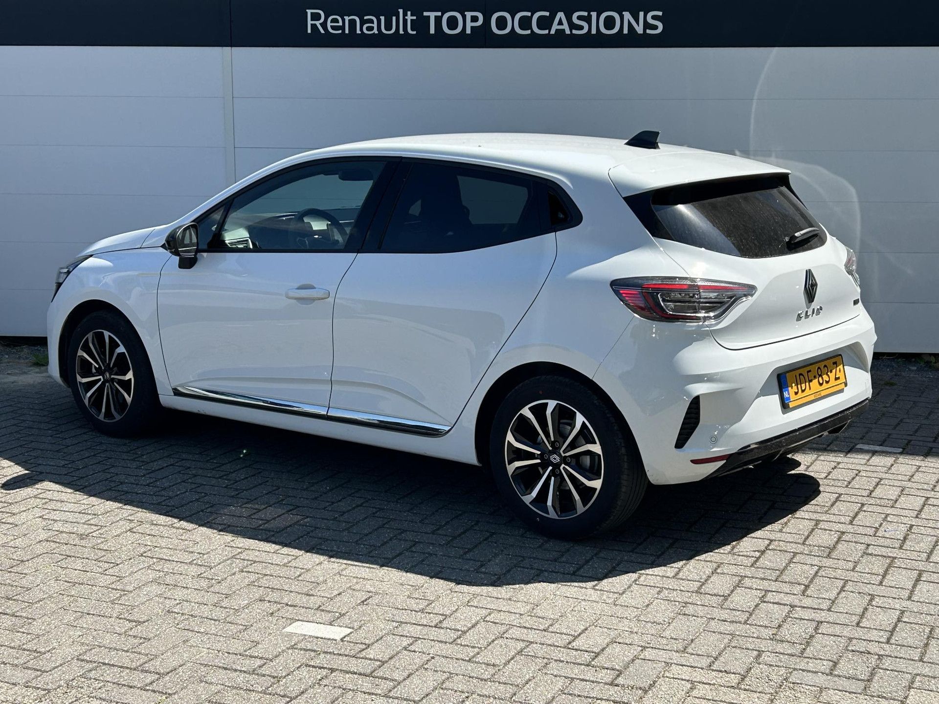 Renault Clio met kenteken JDF-83-Z – detailfoto