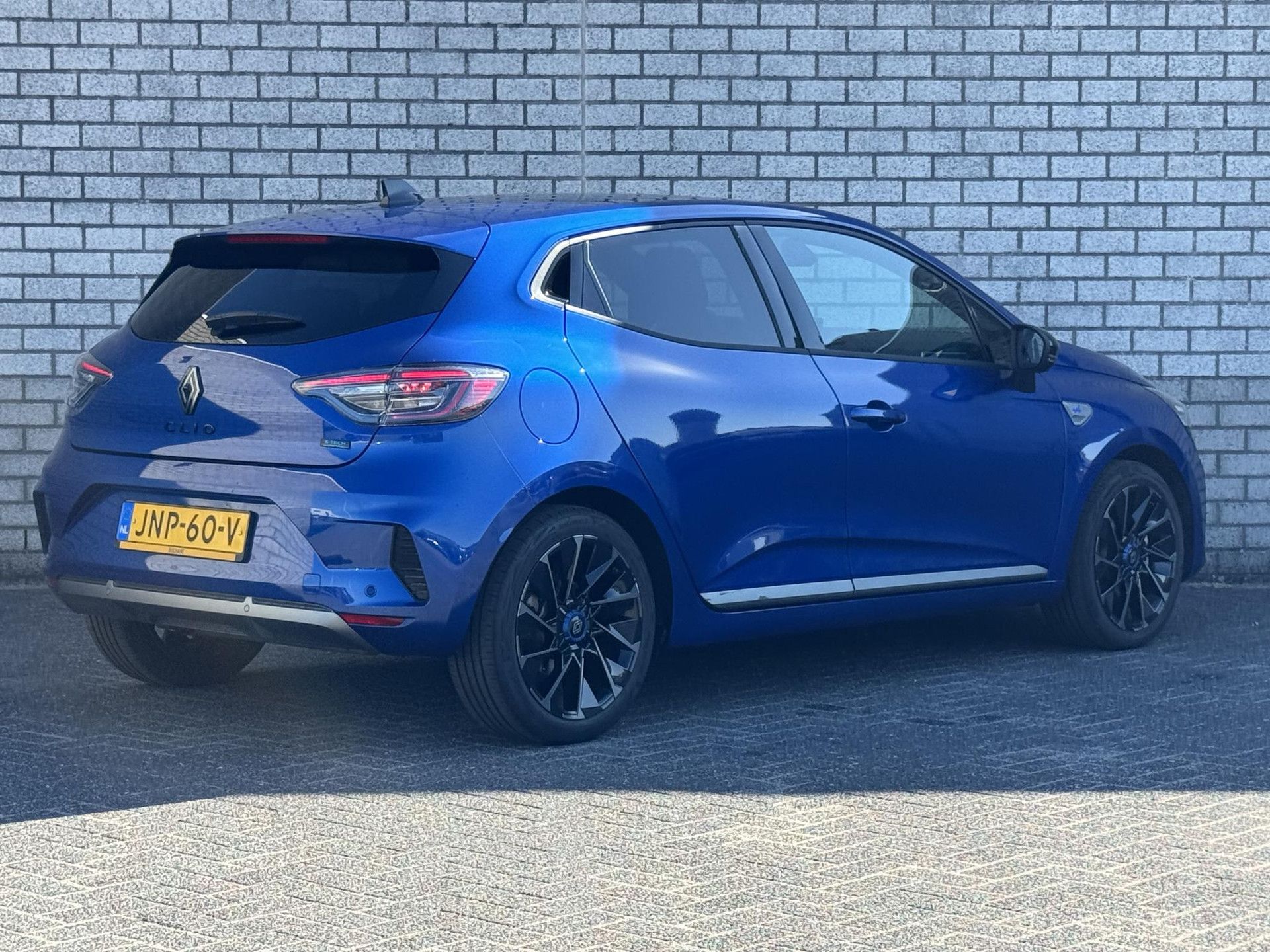 Renault Clio met kenteken JNP-60-V – achteraanzicht