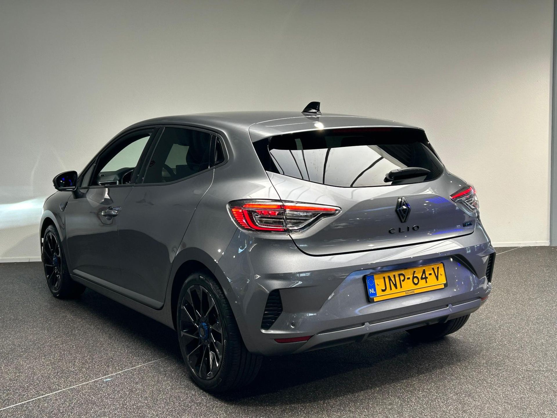 Renault Clio met kenteken JNP-64-V – detailfoto