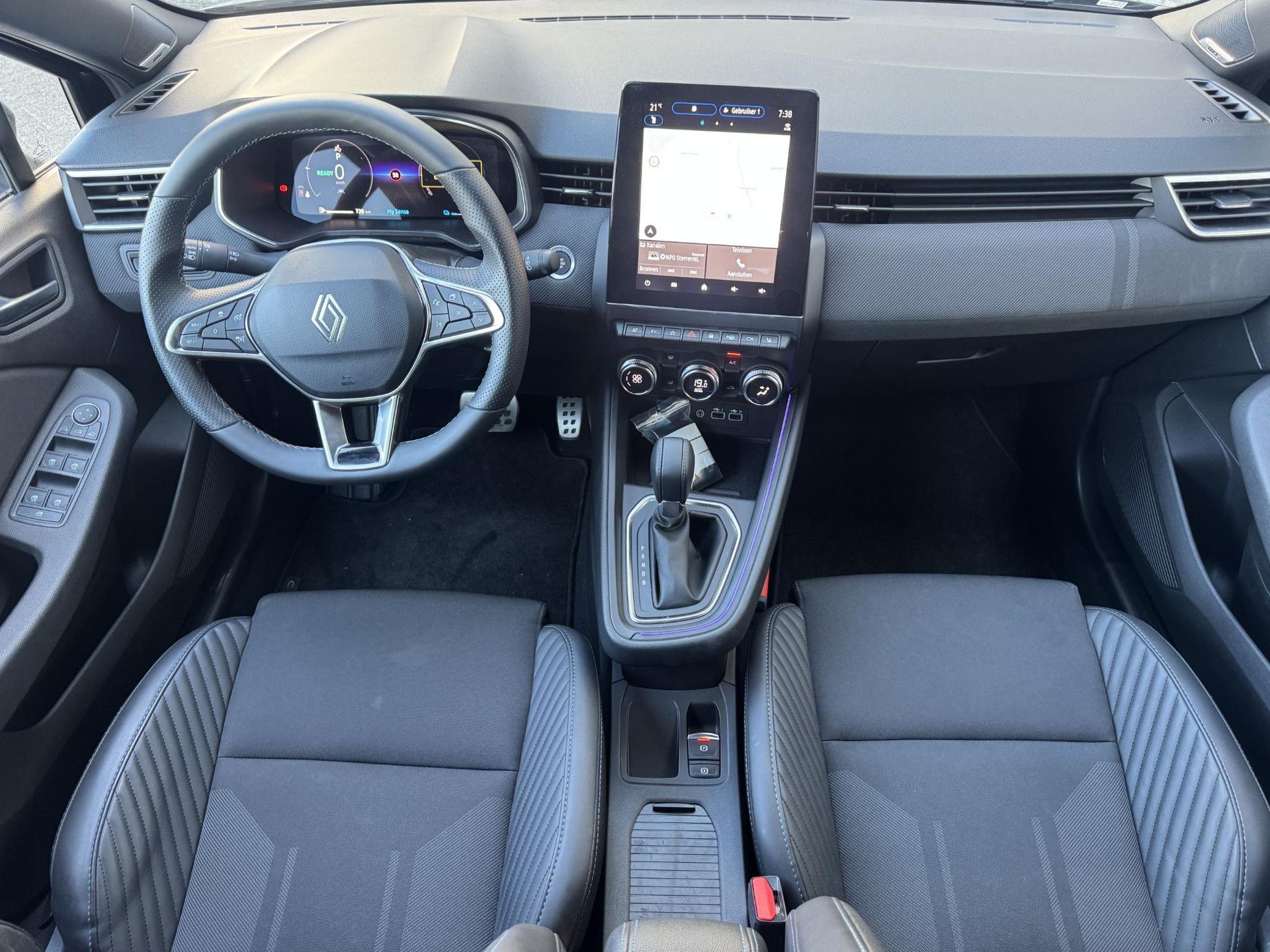 Renault Clio met kenteken JNP-66-V – interieur