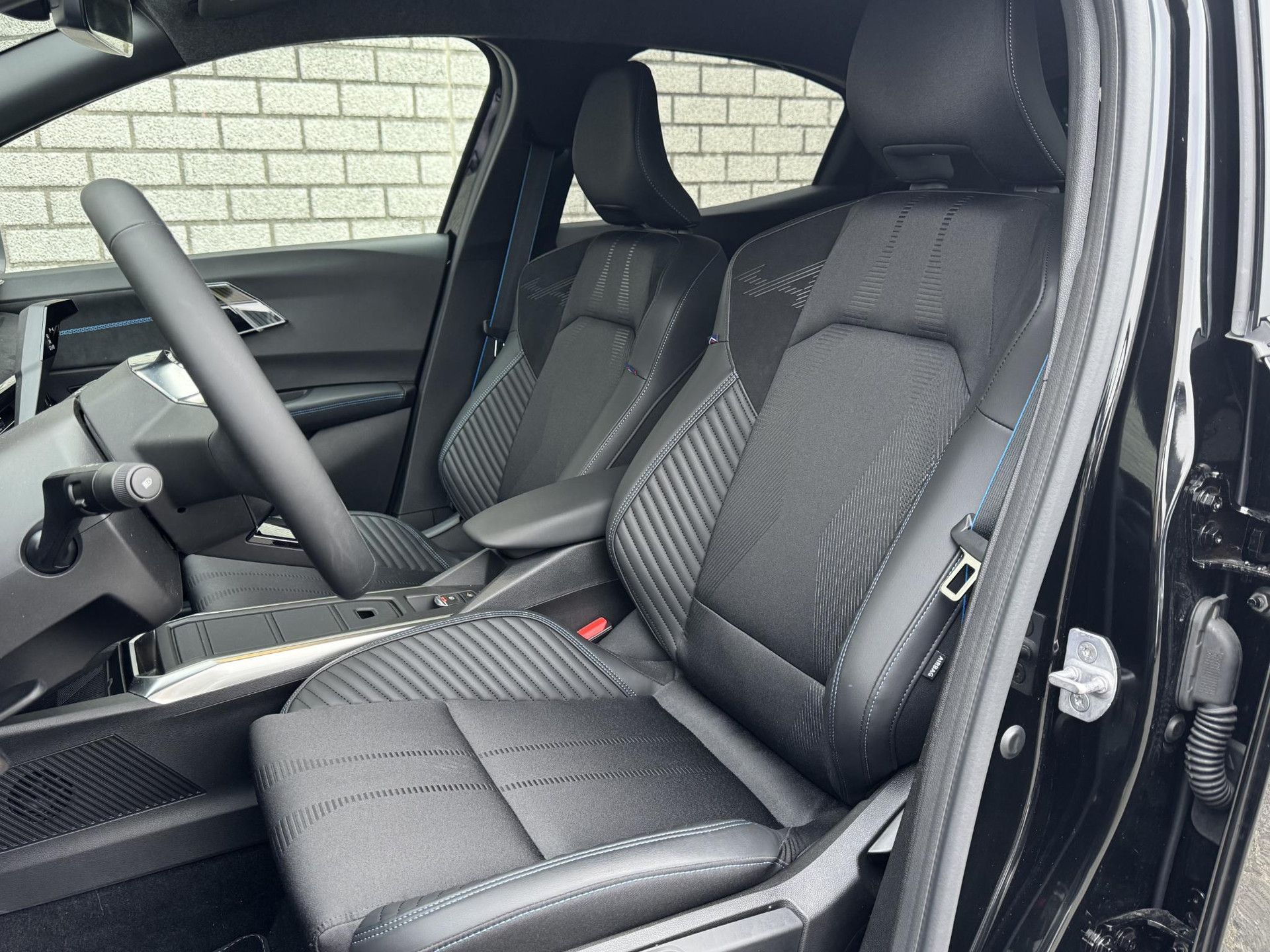 Renault Clio met kenteken JTK-32-L – interieur