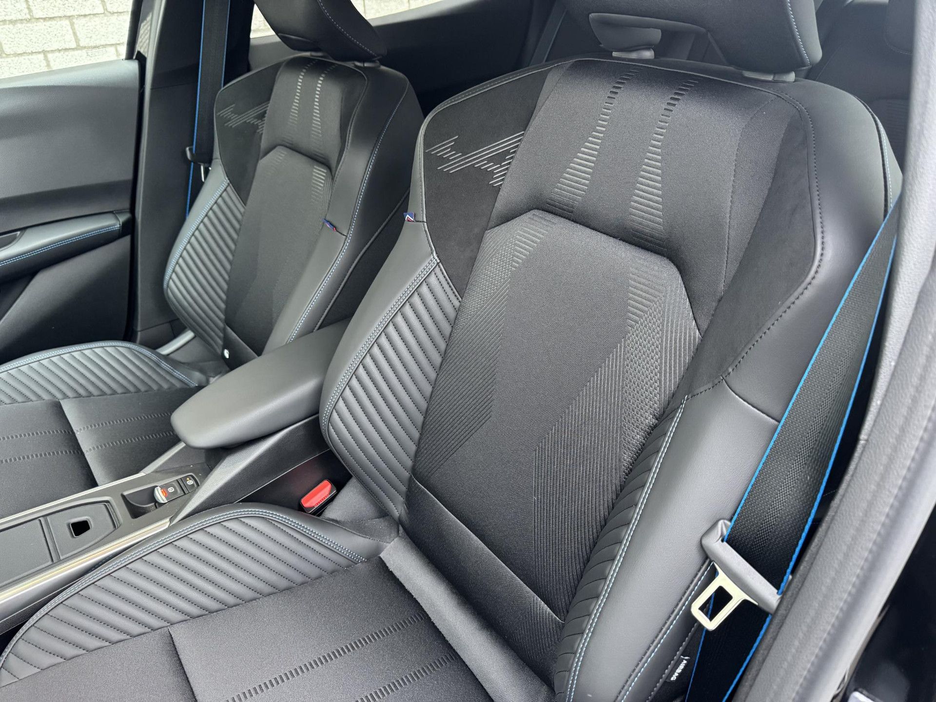 Renault Clio met kenteken JTK-32-L – dashboard