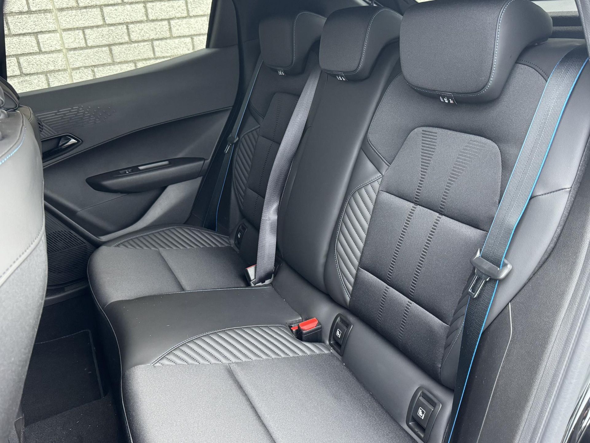 Renault Clio met kenteken JTK-32-L – detailfoto