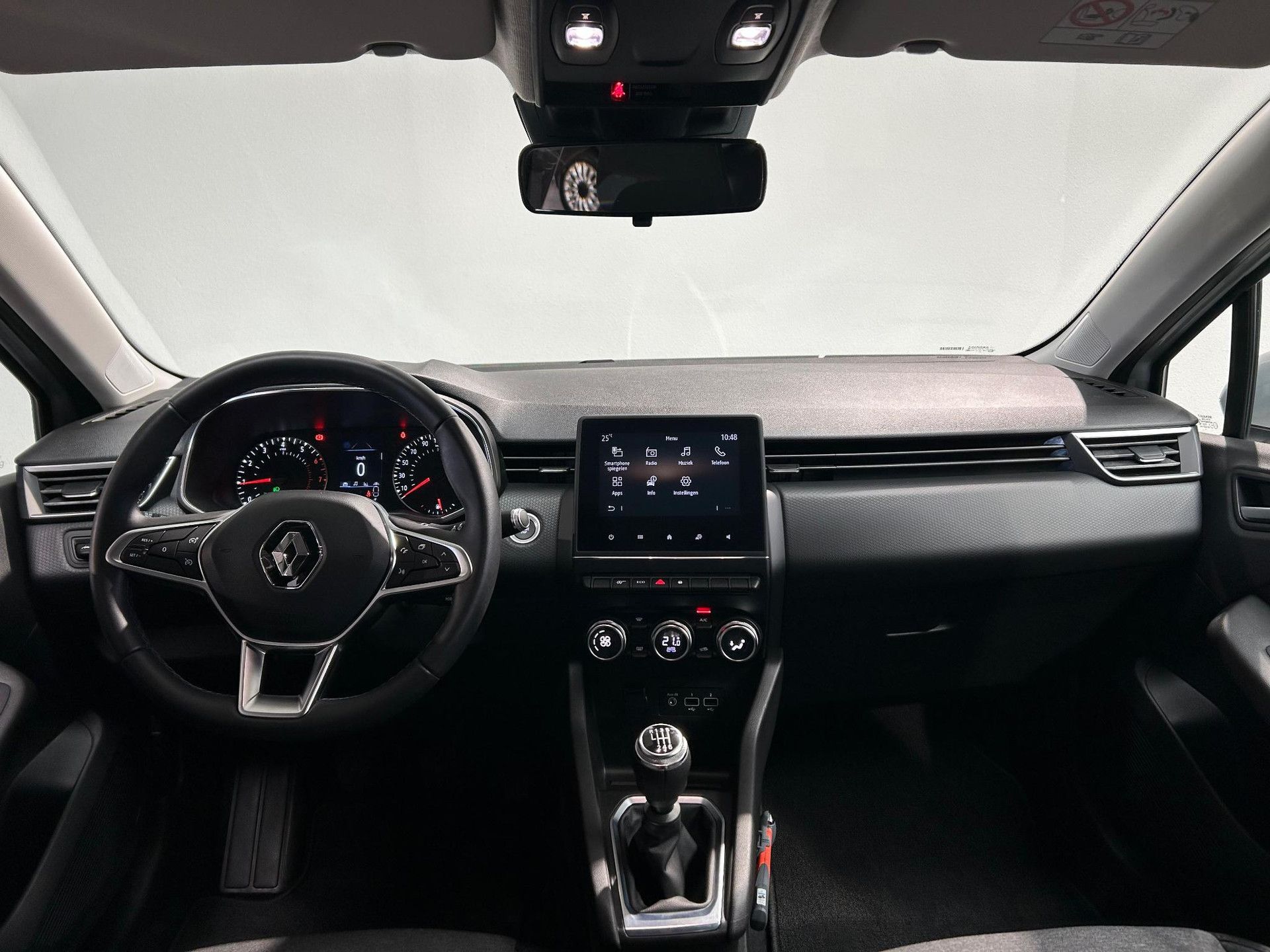 Renault Clio met kenteken K-484-JB – interieur