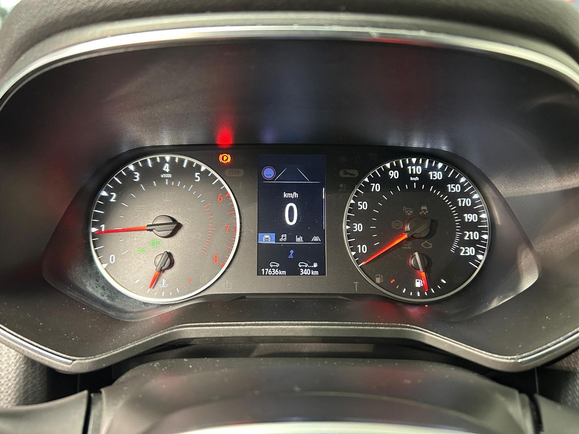 Renault Clio met kenteken K-484-JB – dashboard
