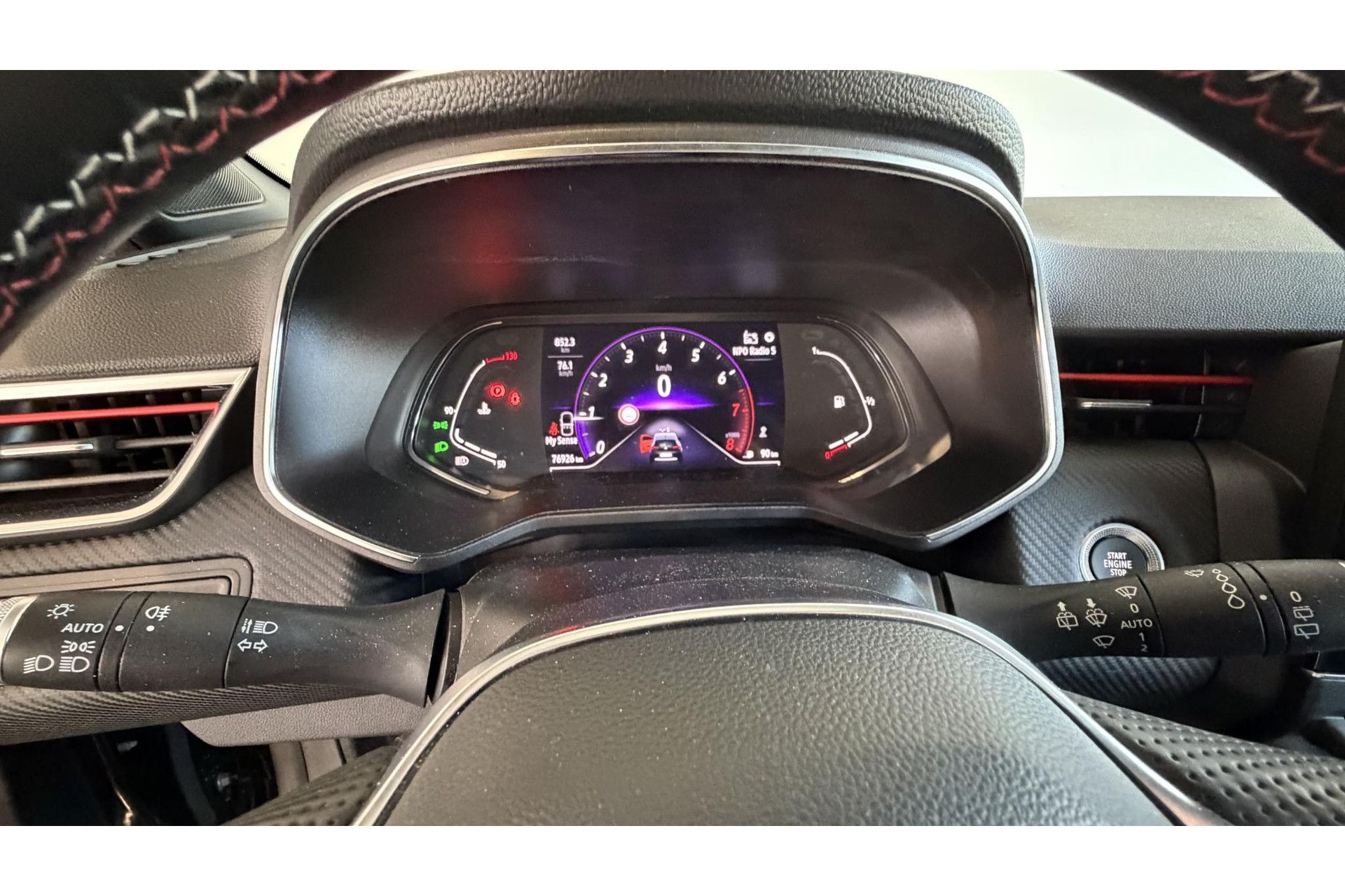 Renault Clio met kenteken K-498-SN – interieur