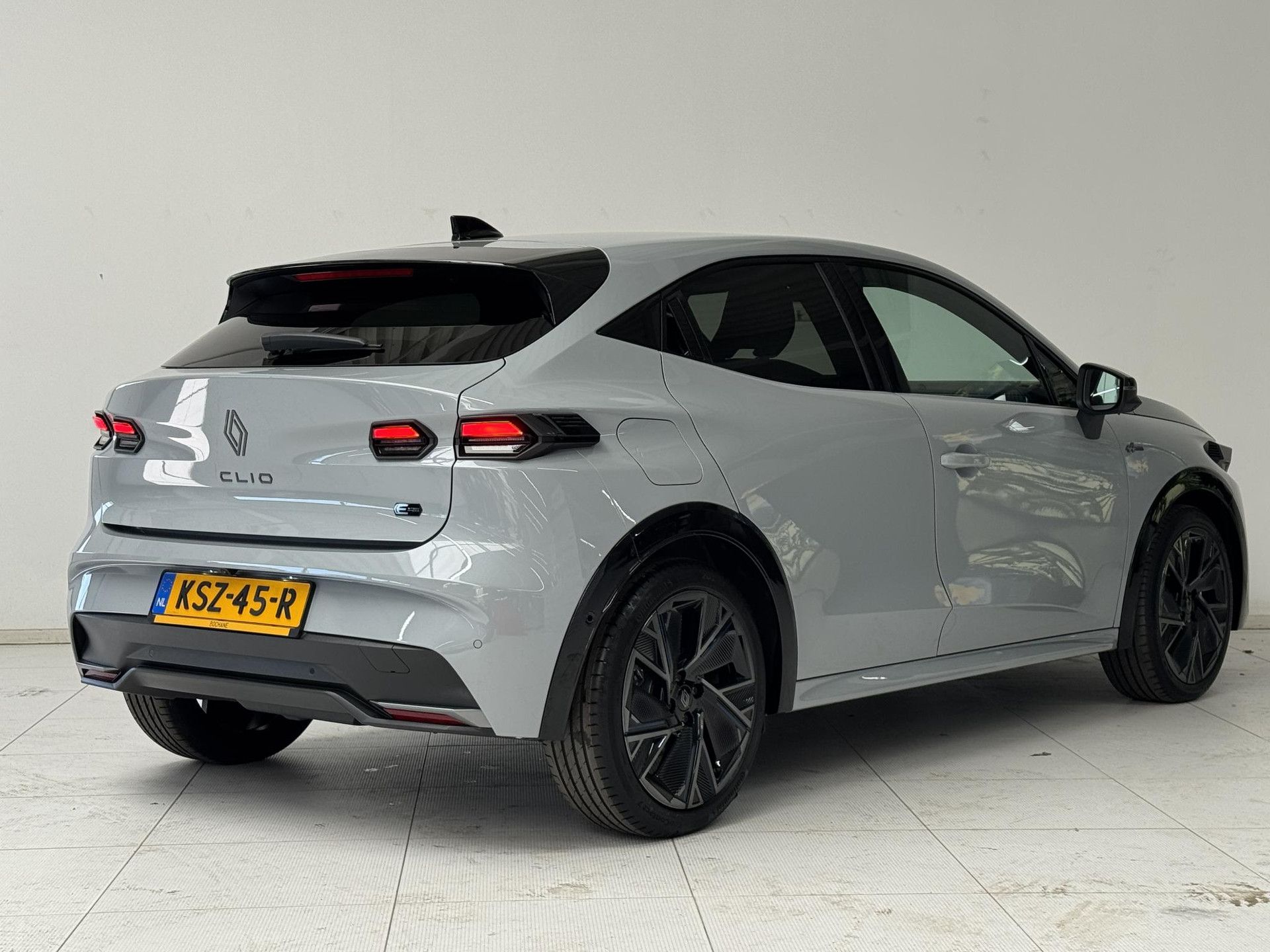 Renault Clio met kenteken KSZ-45-R – achteraanzicht