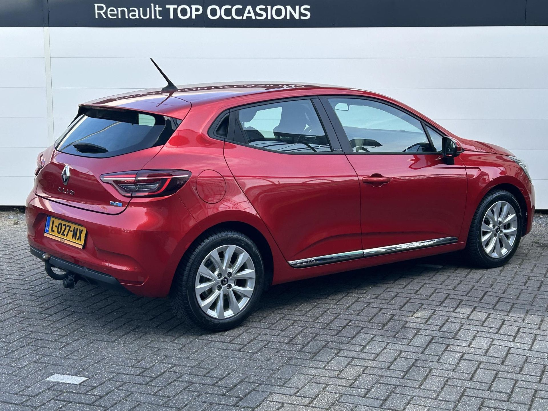 Renault Clio met kenteken L-027-NX – achteraanzicht