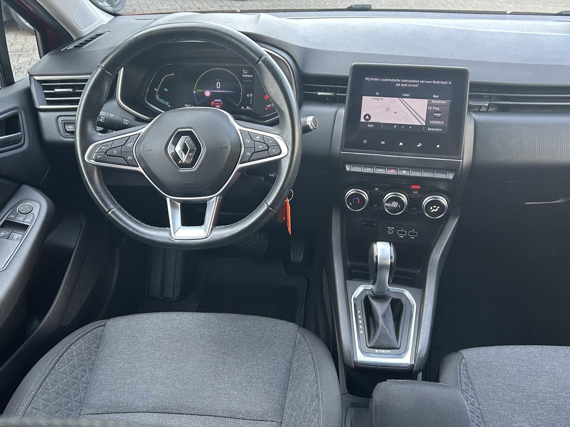 Renault Clio met kenteken L-027-NX – interieur