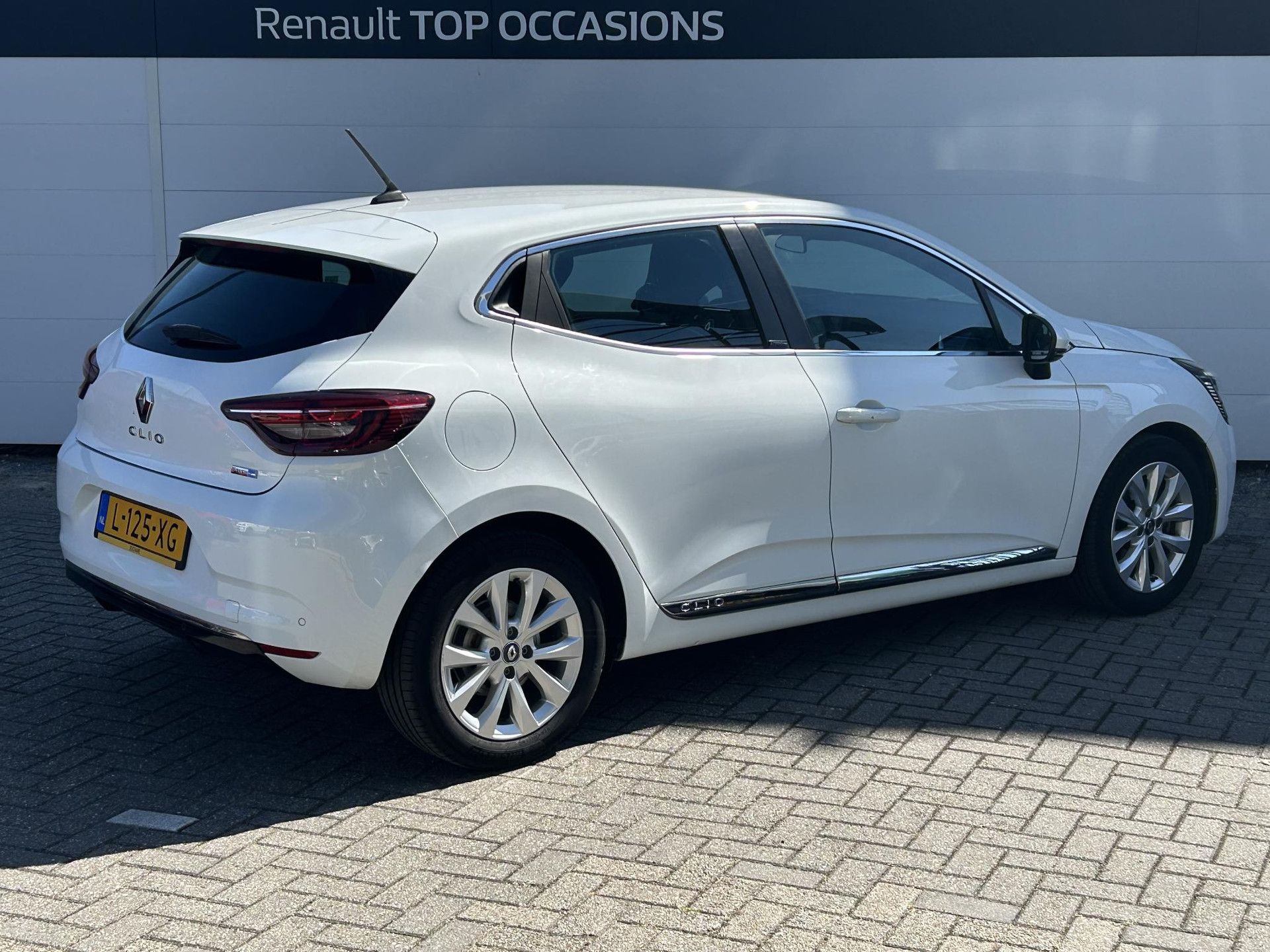 Renault Clio met kenteken L-125-XG – achteraanzicht