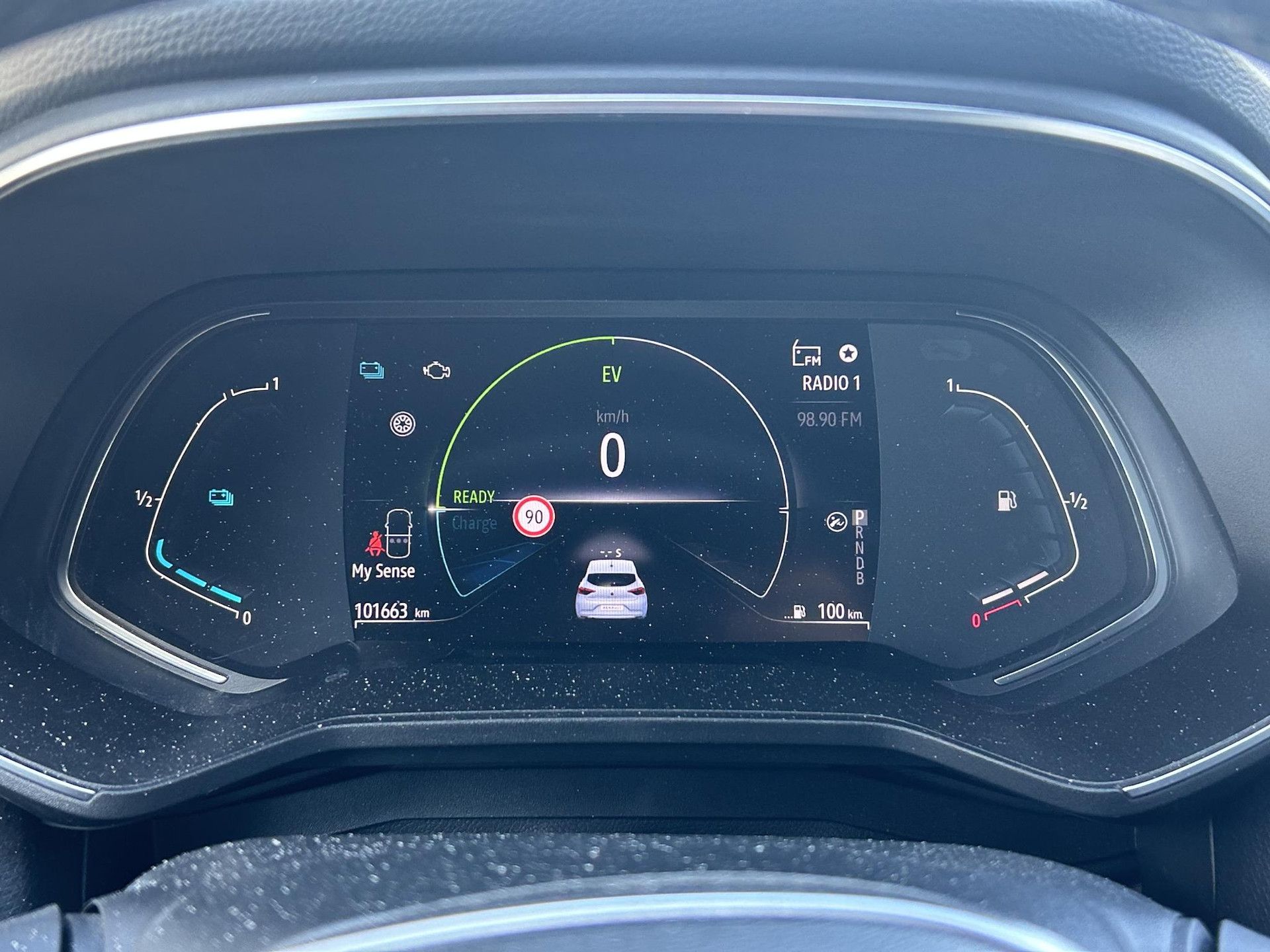Renault Clio met kenteken L-125-XG – dashboard