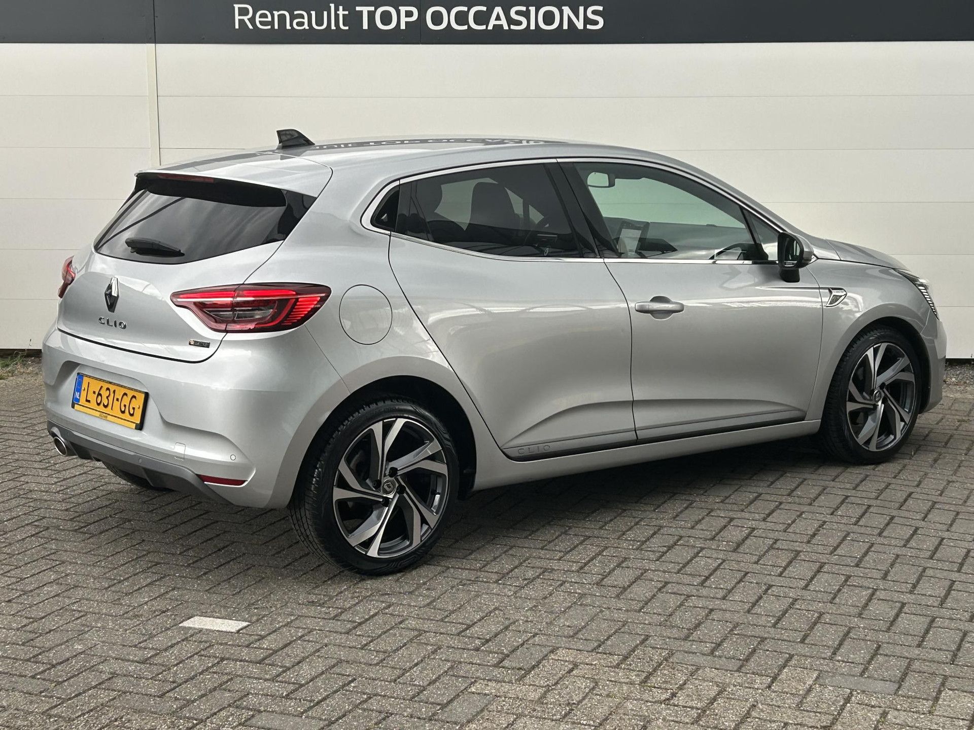 Renault Clio met kenteken L-631-GG – achteraanzicht