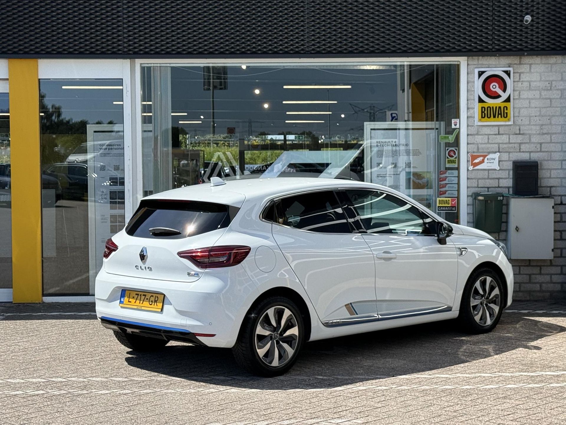Renault Clio met kenteken L-717-GR – achteraanzicht