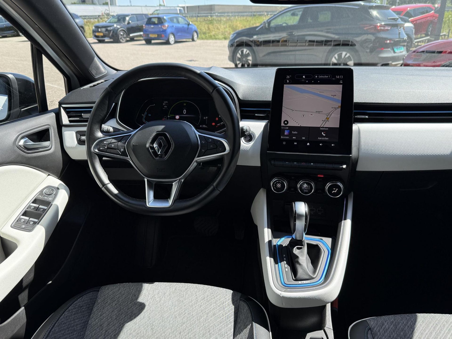 Renault Clio met kenteken L-717-GR – interieur