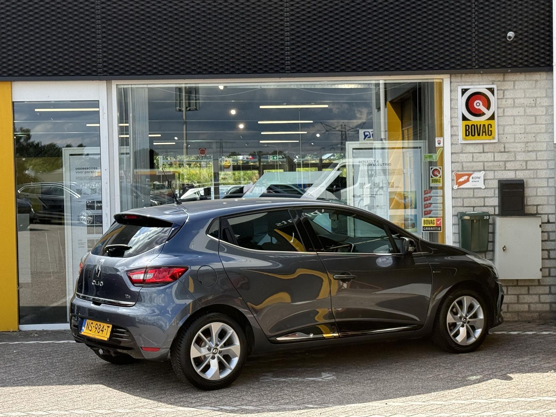 Renault Clio met kenteken NS-984-T – achteraanzicht