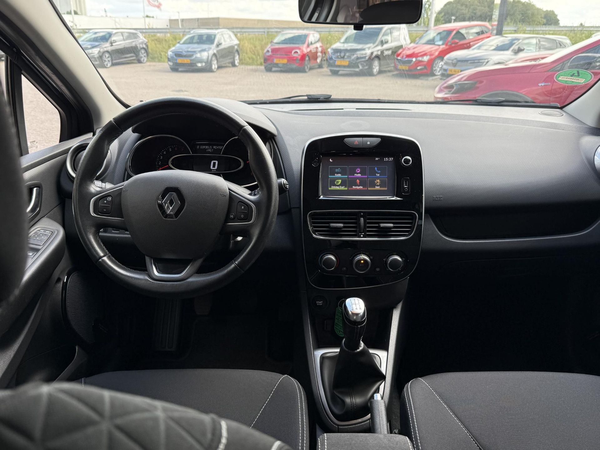 Renault Clio met kenteken NS-984-T – interieur