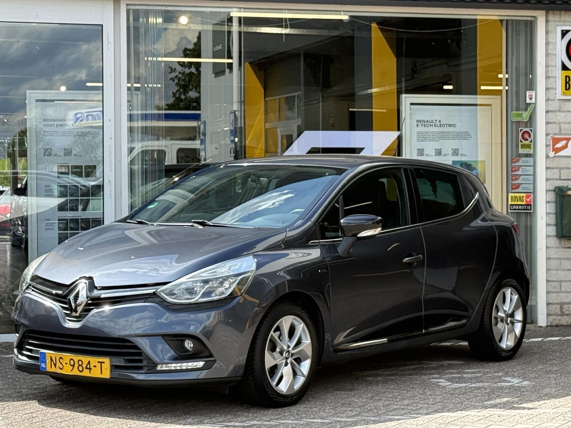 Renault Clio met kenteken NS-984-T – detailfoto