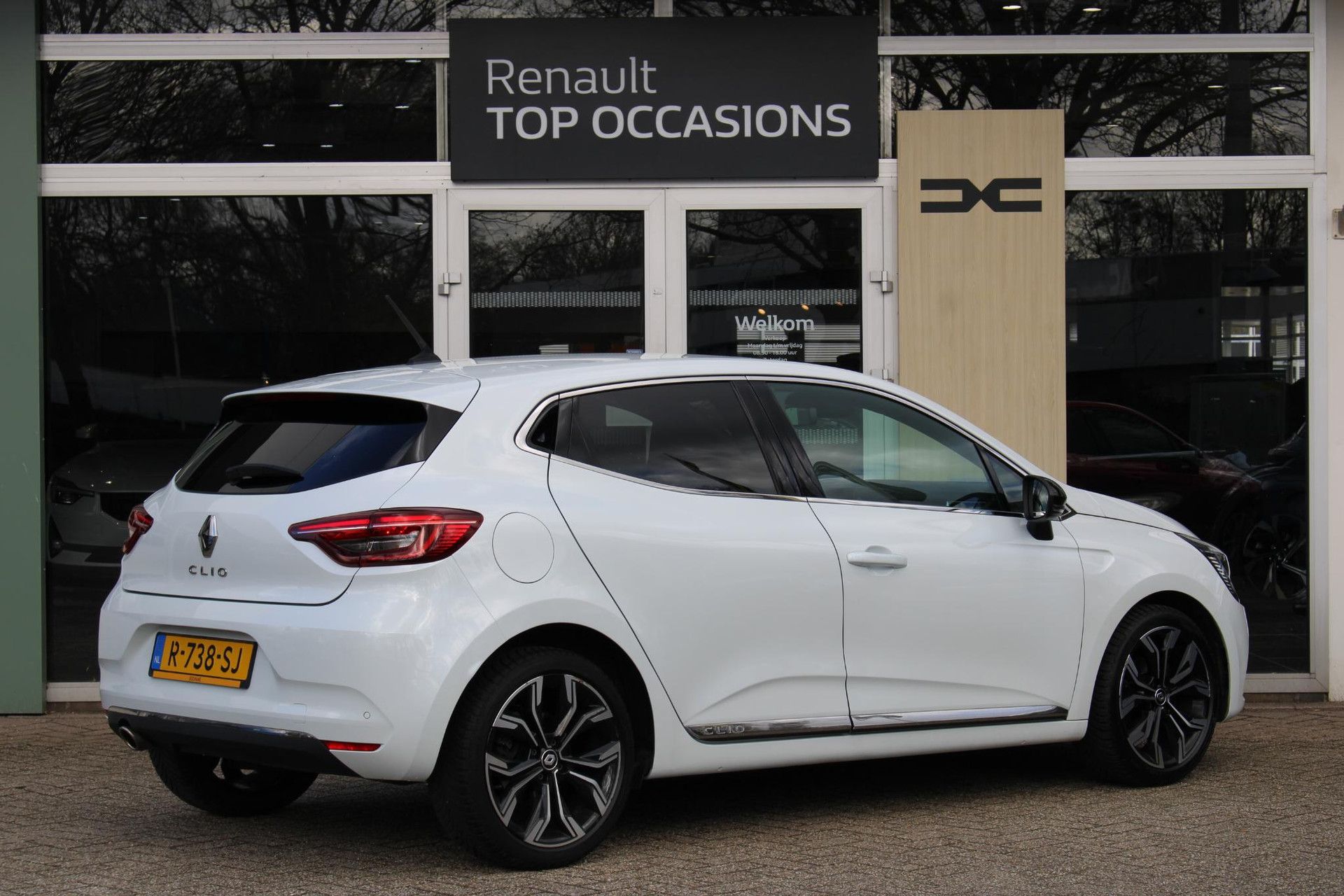Renault Clio met kenteken R-738-SJ – achteraanzicht