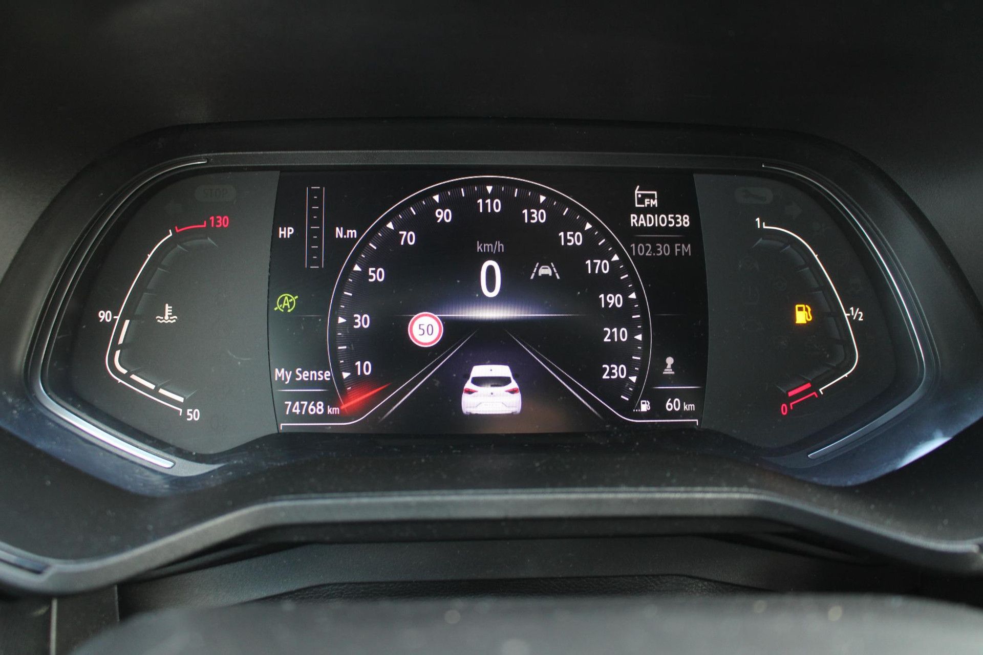 Renault Clio met kenteken R-738-SJ – dashboard
