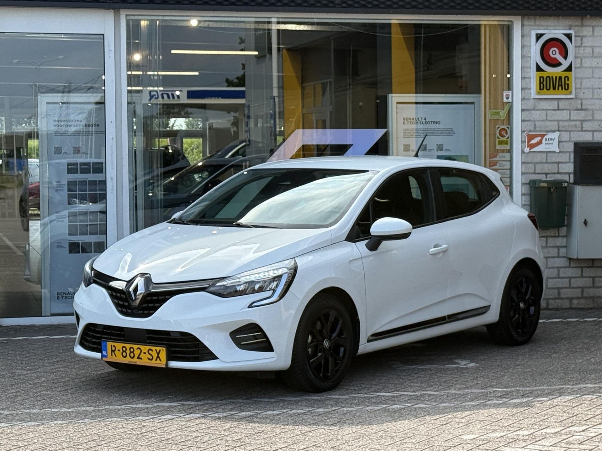 Renault Clio met kenteken R-882-SX – detailfoto