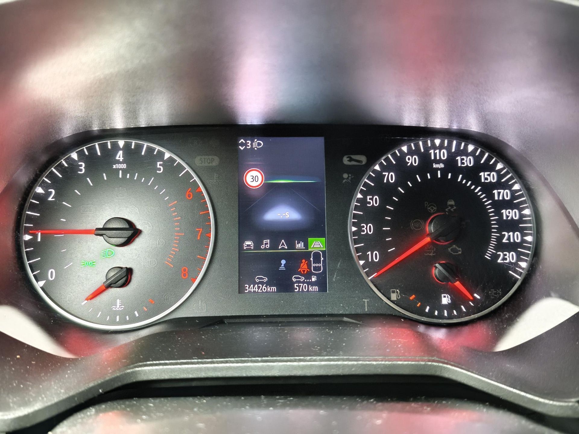 Renault Clio met kenteken S-471-JZ – dashboard